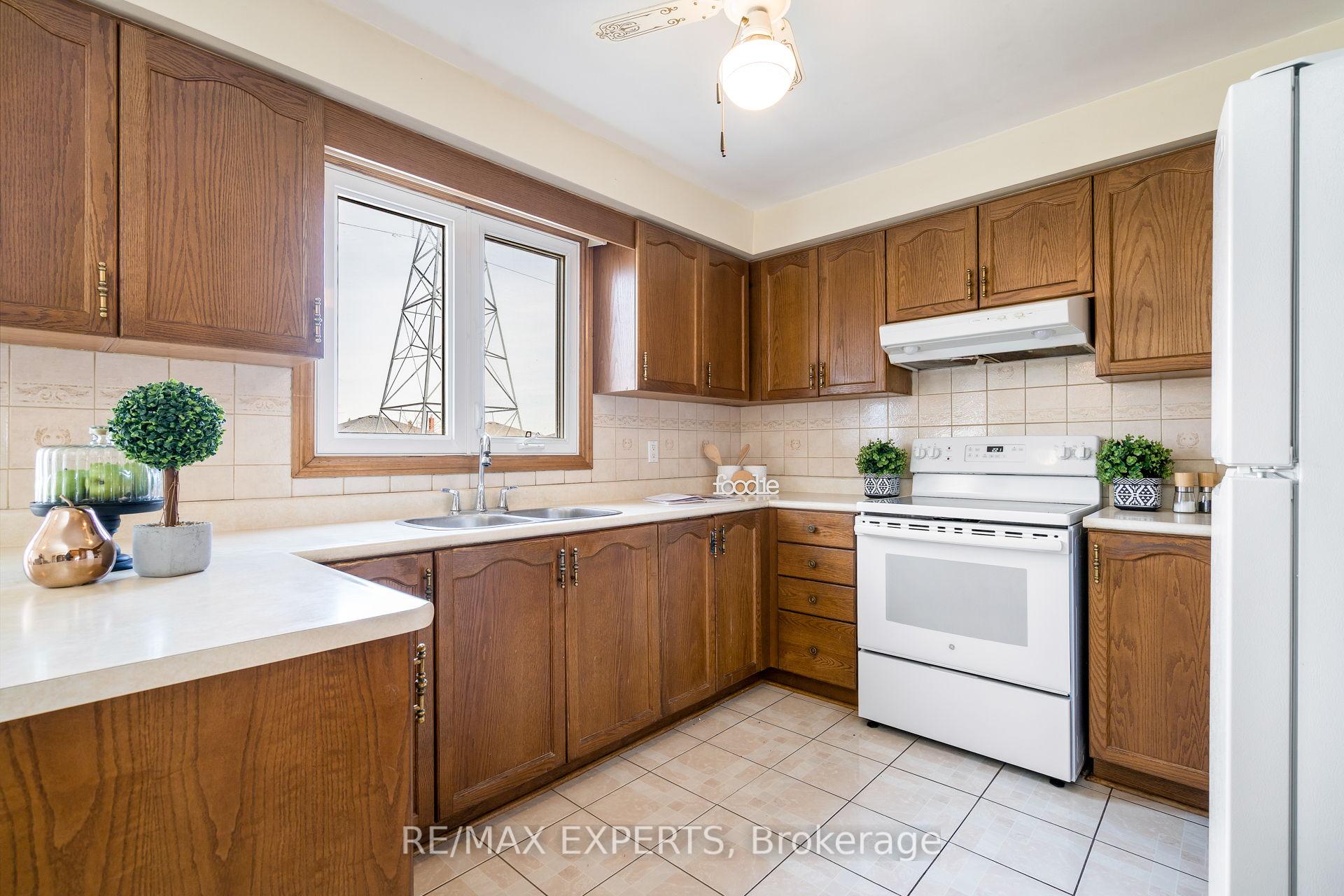 Photo 18 of 5 Cabaletta Crescent, Vaughan, West Woodbridge — HOMEH