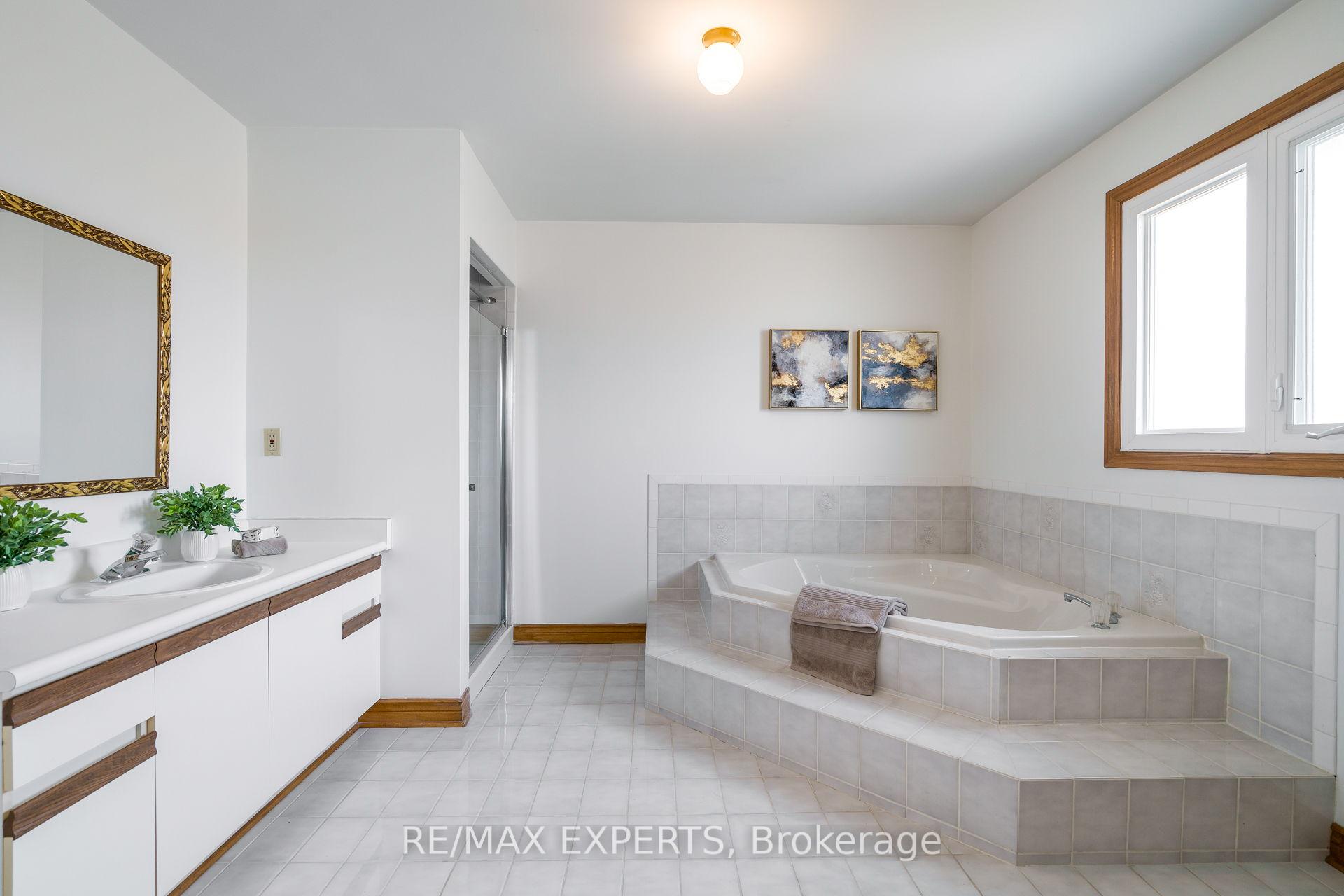 Photo 23 of 5 Cabaletta Crescent, Vaughan, West Woodbridge — HOMEH