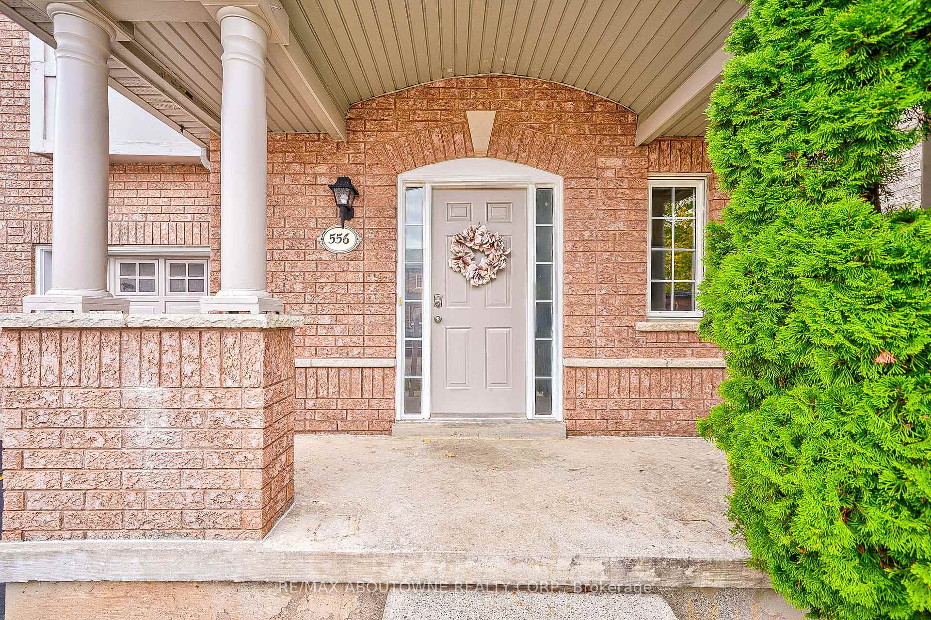 Photo 2 of 556 Delphine Drive, Burlington, Appleby — HOMEH