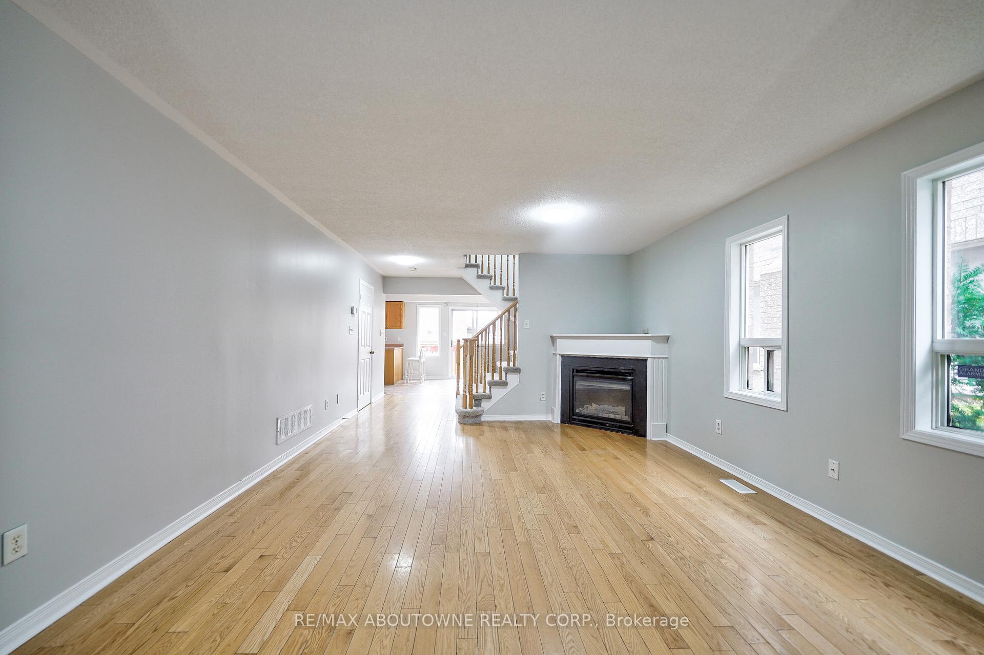 Photo 3 of 556 Delphine Drive, Burlington, Appleby — HOMEH