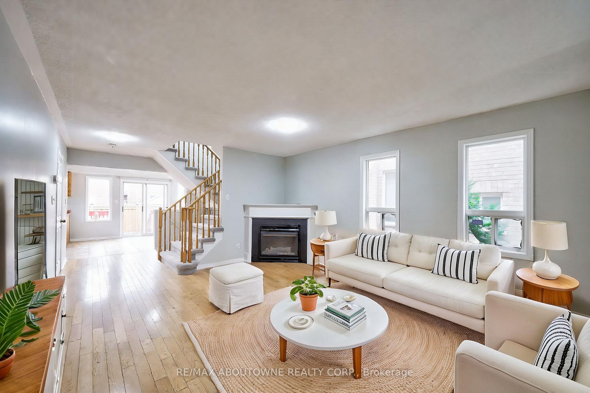 Photo 4 of 556 Delphine Drive, Burlington, Appleby — HOMEH