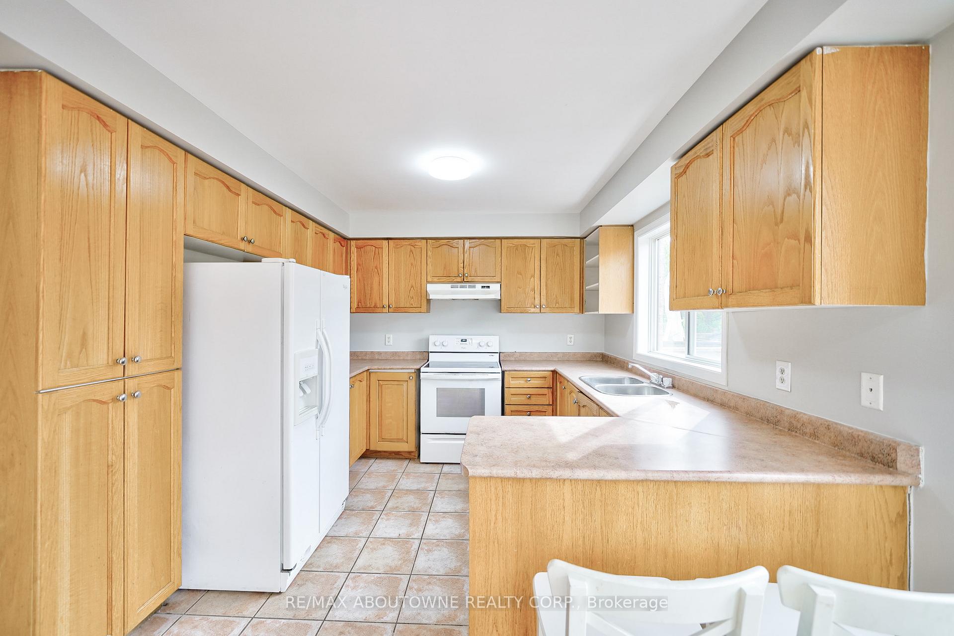 Photo 9 of 556 Delphine Drive, Burlington, Appleby — HOMEH