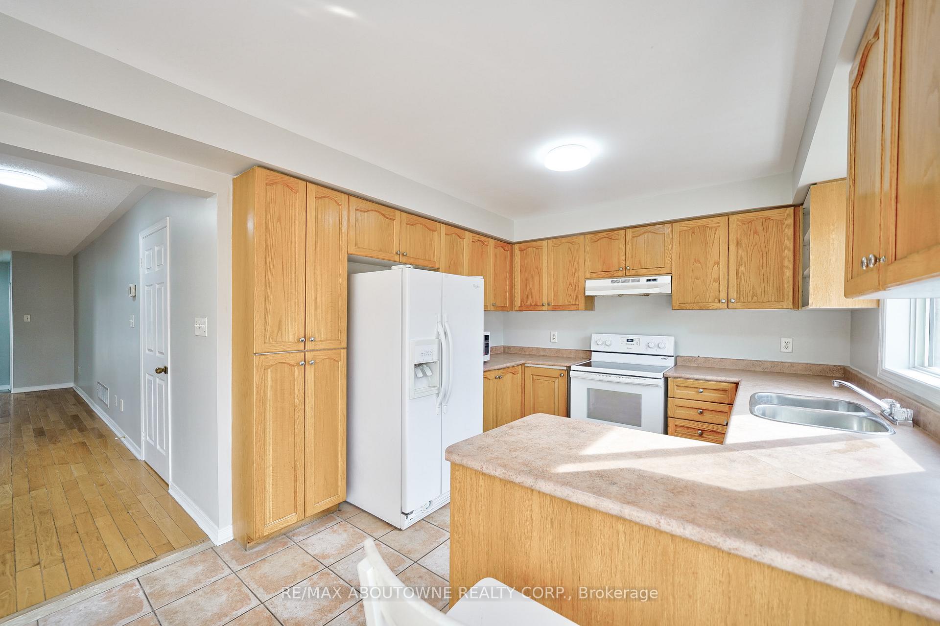 Photo 10 of 556 Delphine Drive, Burlington, Appleby — HOMEH