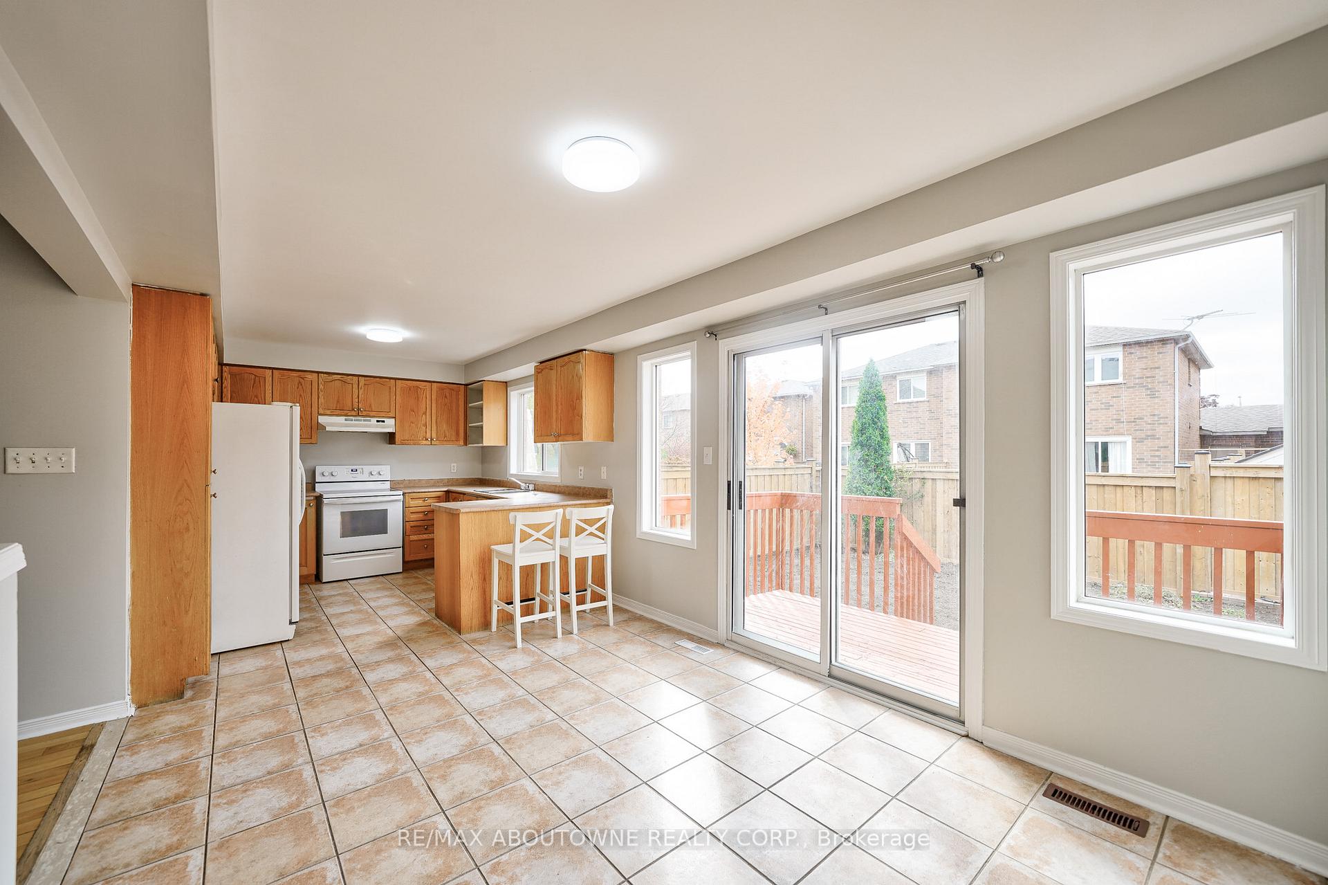 Photo 11 of 556 Delphine Drive, Burlington, Appleby — HOMEH