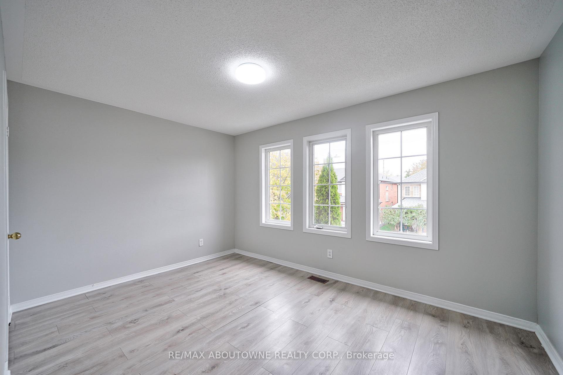 Photo 20 of 556 Delphine Drive, Burlington, Appleby — HOMEH
