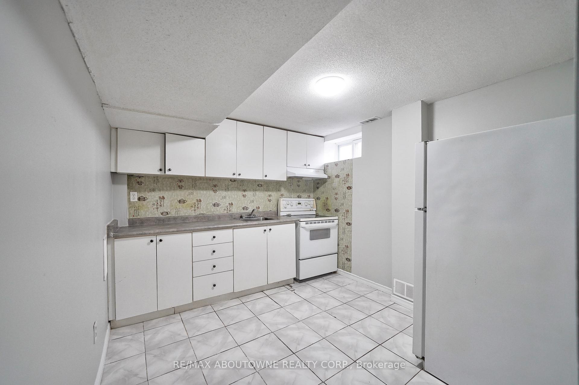 Photo 33 of 556 Delphine Drive, Burlington, Appleby — HOMEH