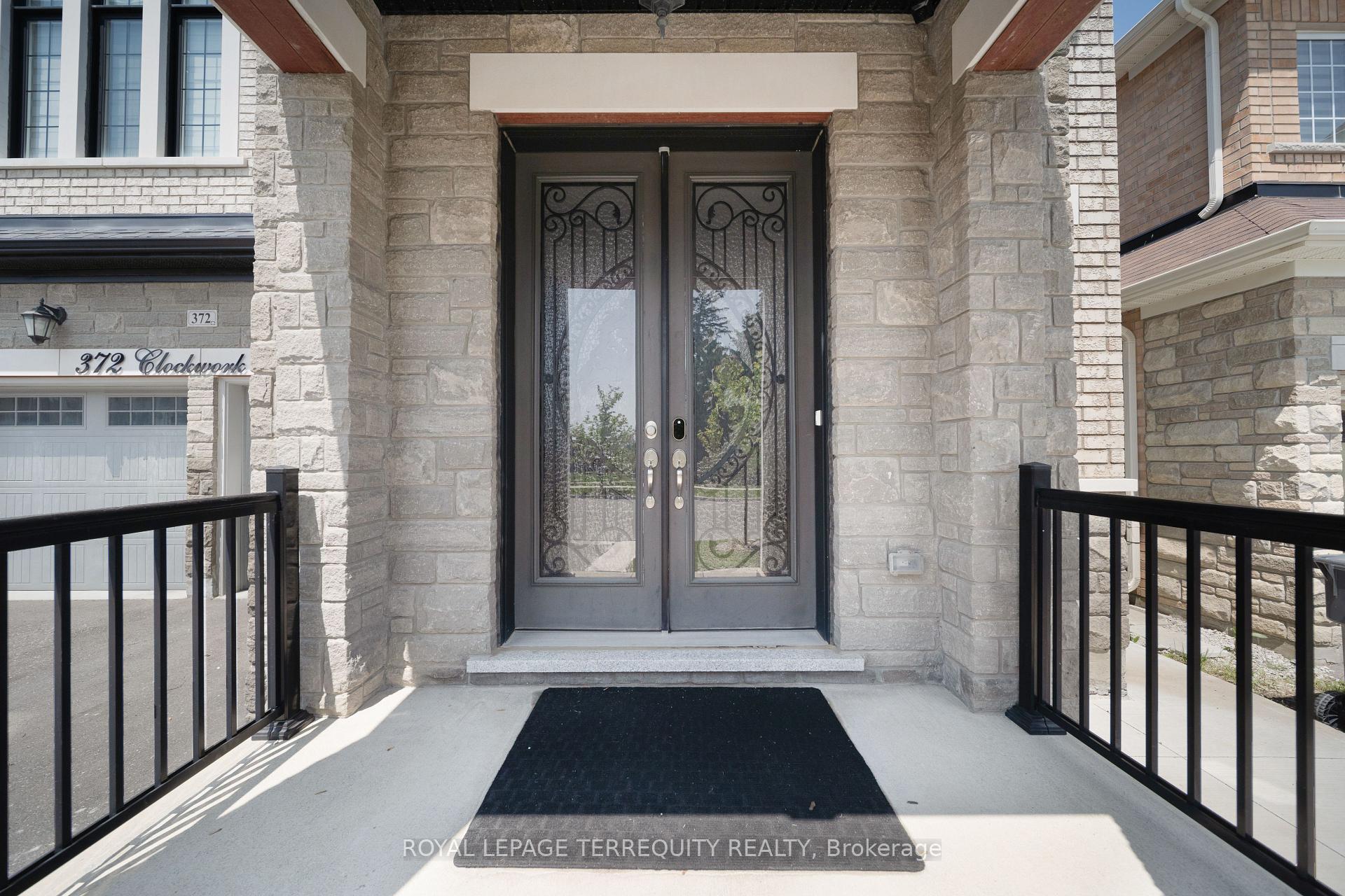 Photo 2 of 372 Clockwork Drive, Brampton, Northwest Brampton — HOMEH