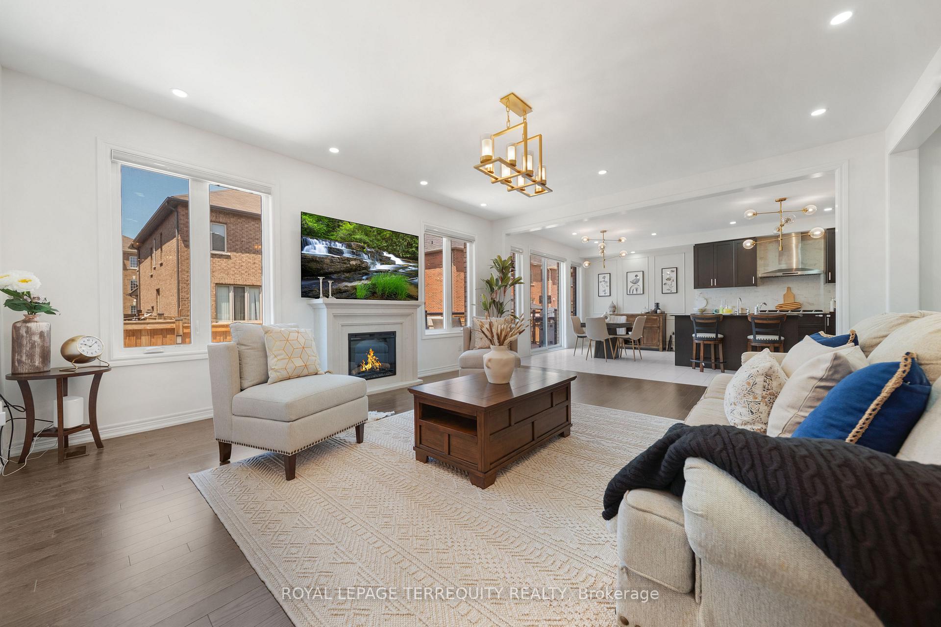 Photo 9 of 372 Clockwork Drive, Brampton, Northwest Brampton — HOMEH