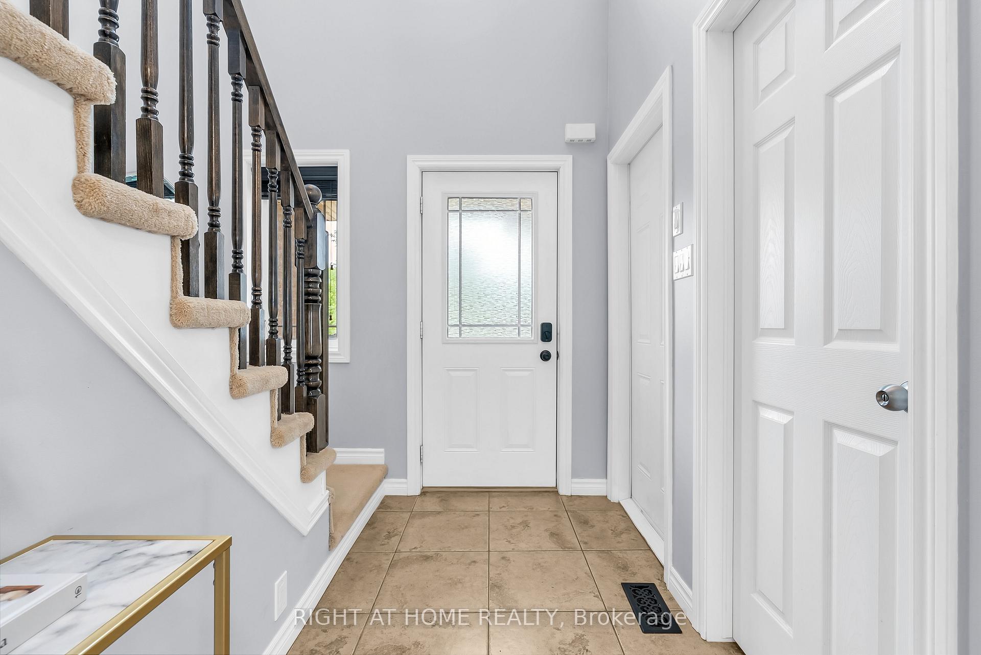 Photo 4 of 25 Stoneglen Way, Hamilton, Mount Hope — HOMEH