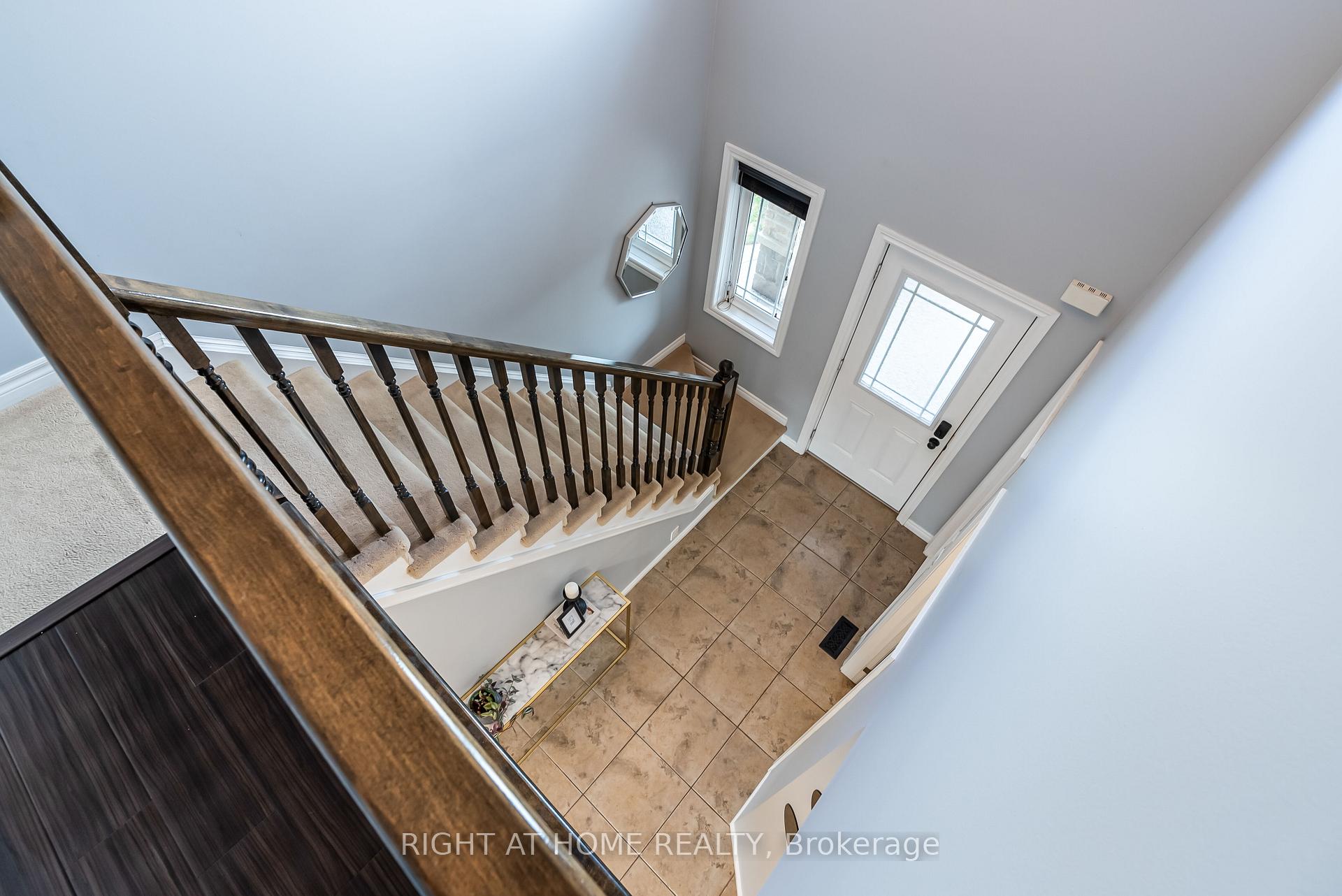 Photo 5 of 25 Stoneglen Way, Hamilton, Mount Hope — HOMEH