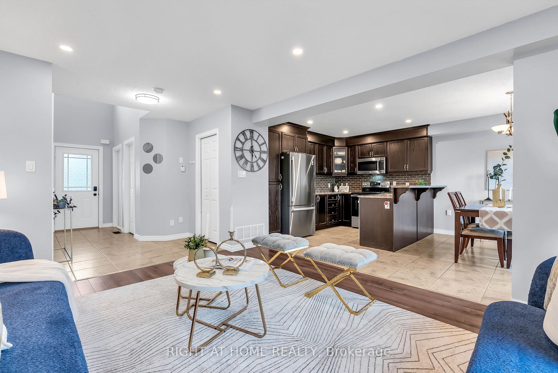 Photo 11 of 25 Stoneglen Way, Hamilton, Mount Hope — HOMEH