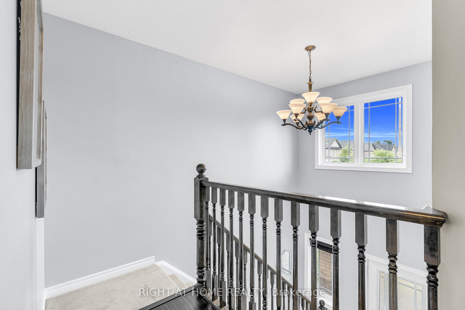 Photo 16 of 25 Stoneglen Way, Hamilton, Mount Hope — HOMEH