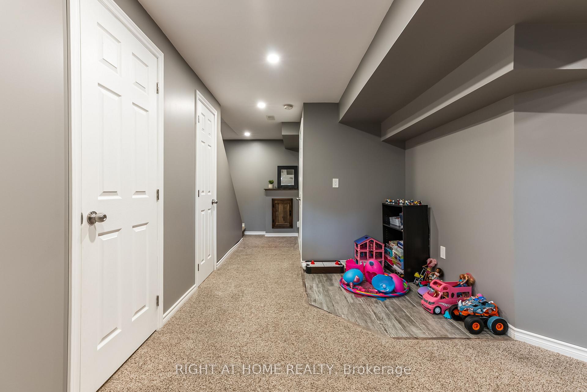 Photo 29 of 25 Stoneglen Way, Hamilton, Mount Hope — HOMEH