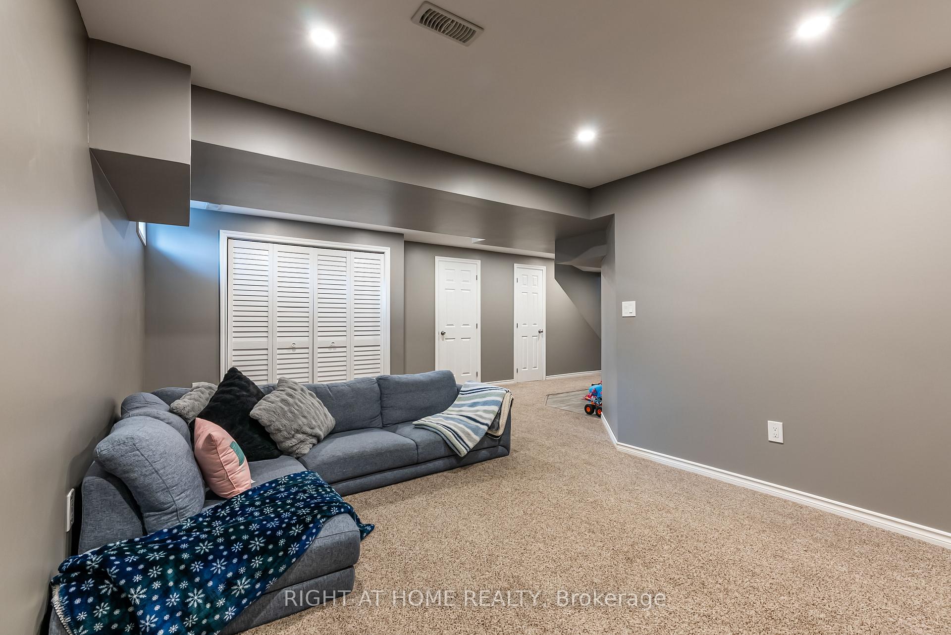 Photo 31 of 25 Stoneglen Way, Hamilton, Mount Hope — HOMEH