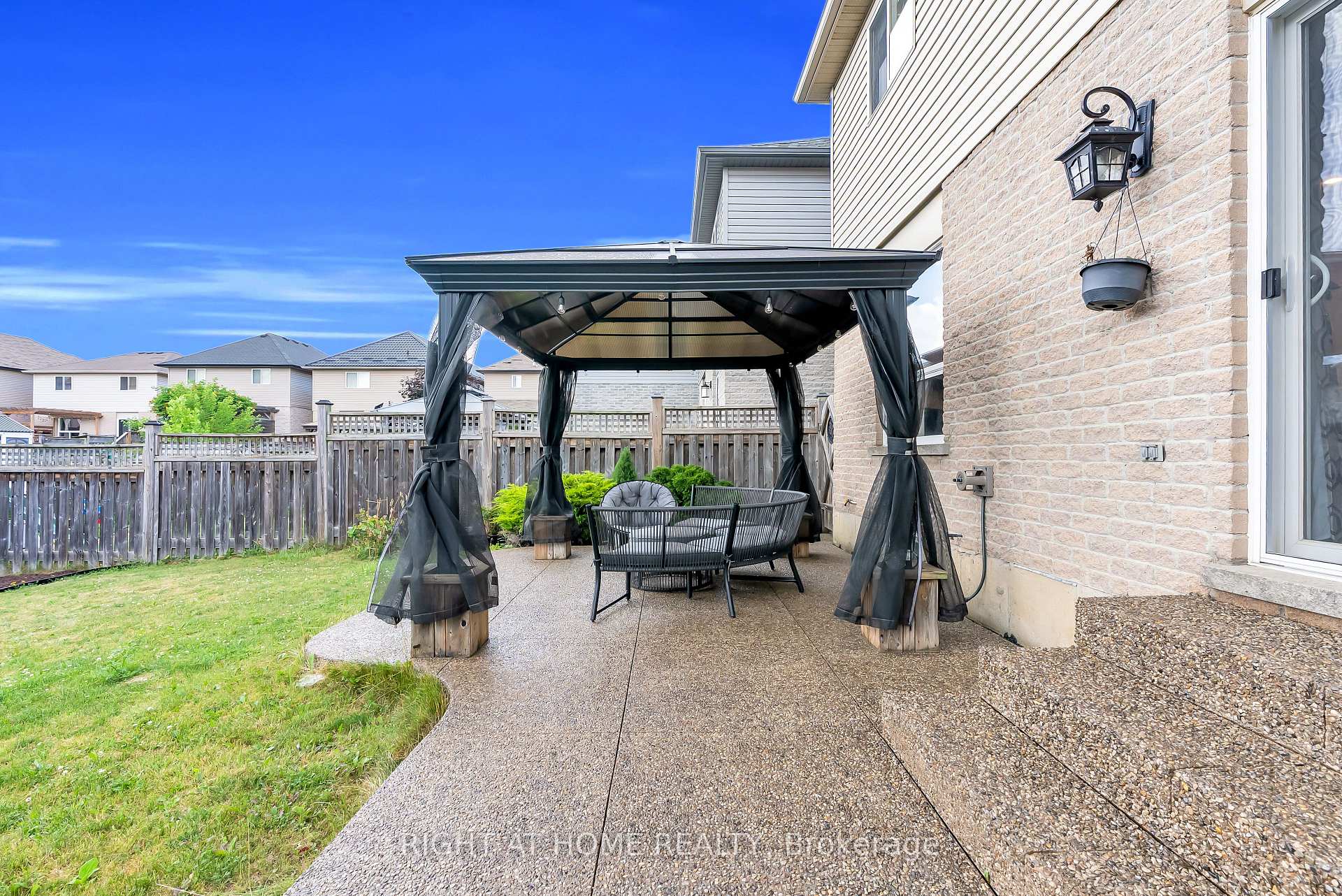 Photo 36 of 25 Stoneglen Way, Hamilton, Mount Hope — HOMEH
