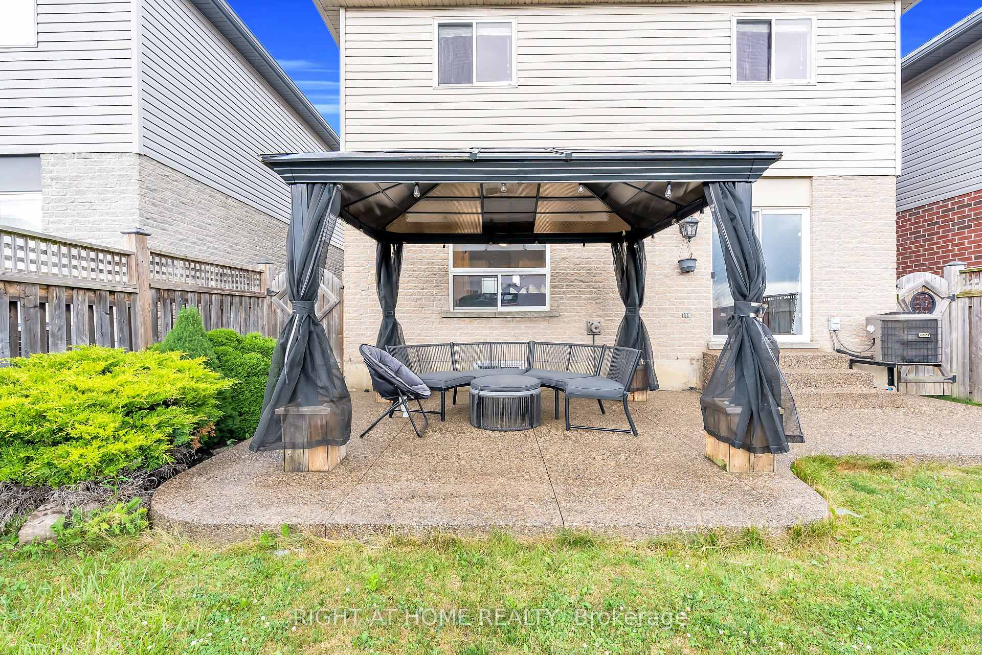 Photo 37 of 25 Stoneglen Way, Hamilton, Mount Hope — HOMEH
