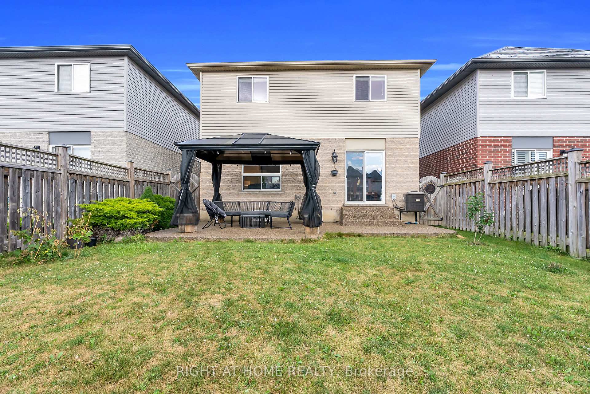 Photo 39 of 25 Stoneglen Way, Hamilton, Mount Hope — HOMEH