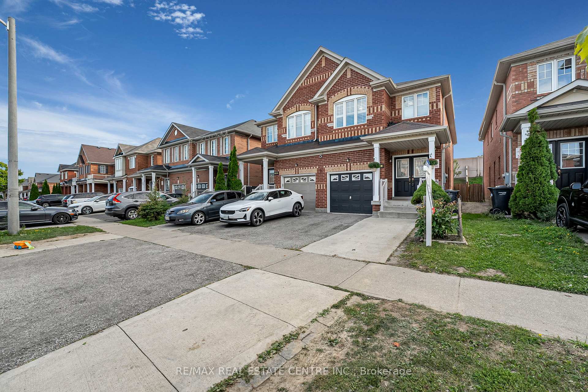 Photo 2 of 245 Checkerberry Crescent, Brampton, Sandringham-Wellington — HOMEH