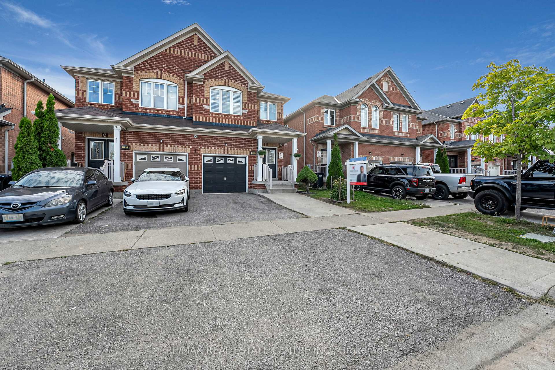 Photo 3 of 245 Checkerberry Crescent, Brampton, Sandringham-Wellington — HOMEH