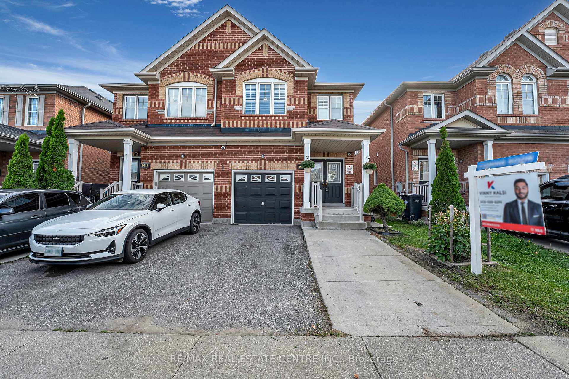 Photo 4 of 245 Checkerberry Crescent, Brampton, Sandringham-Wellington — HOMEH