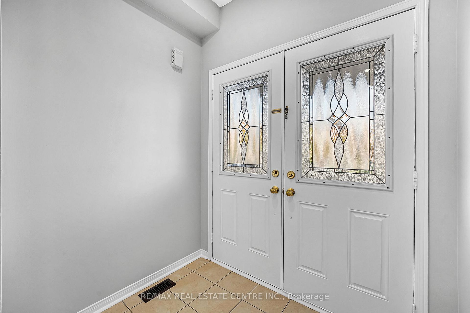 Photo 6 of 245 Checkerberry Crescent, Brampton, Sandringham-Wellington — HOMEH