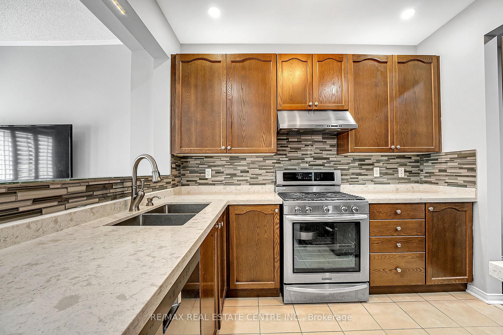 Photo 15 of 245 Checkerberry Crescent, Brampton, Sandringham-Wellington — HOMEH