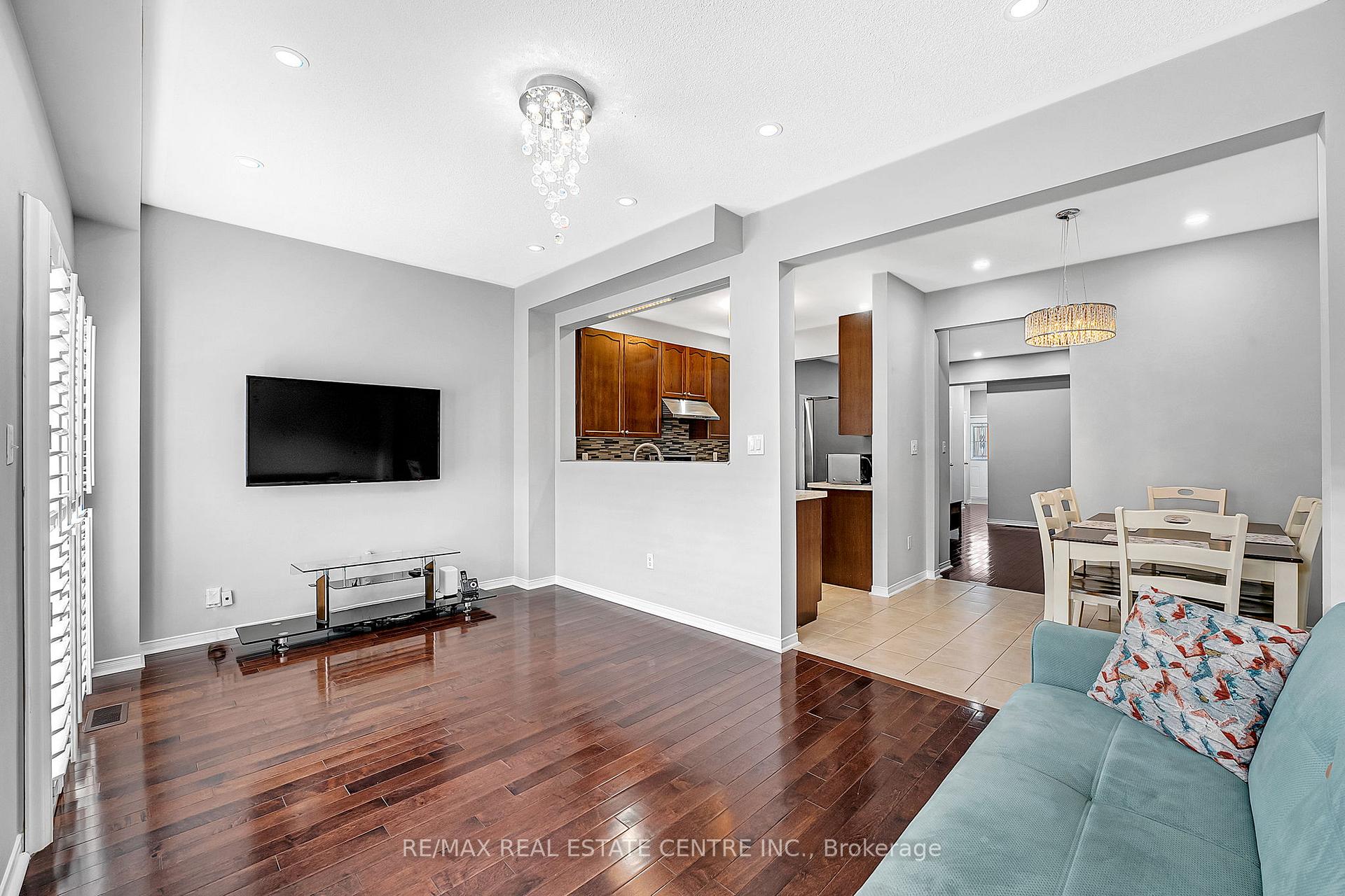 Photo 18 of 245 Checkerberry Crescent, Brampton, Sandringham-Wellington — HOMEH
