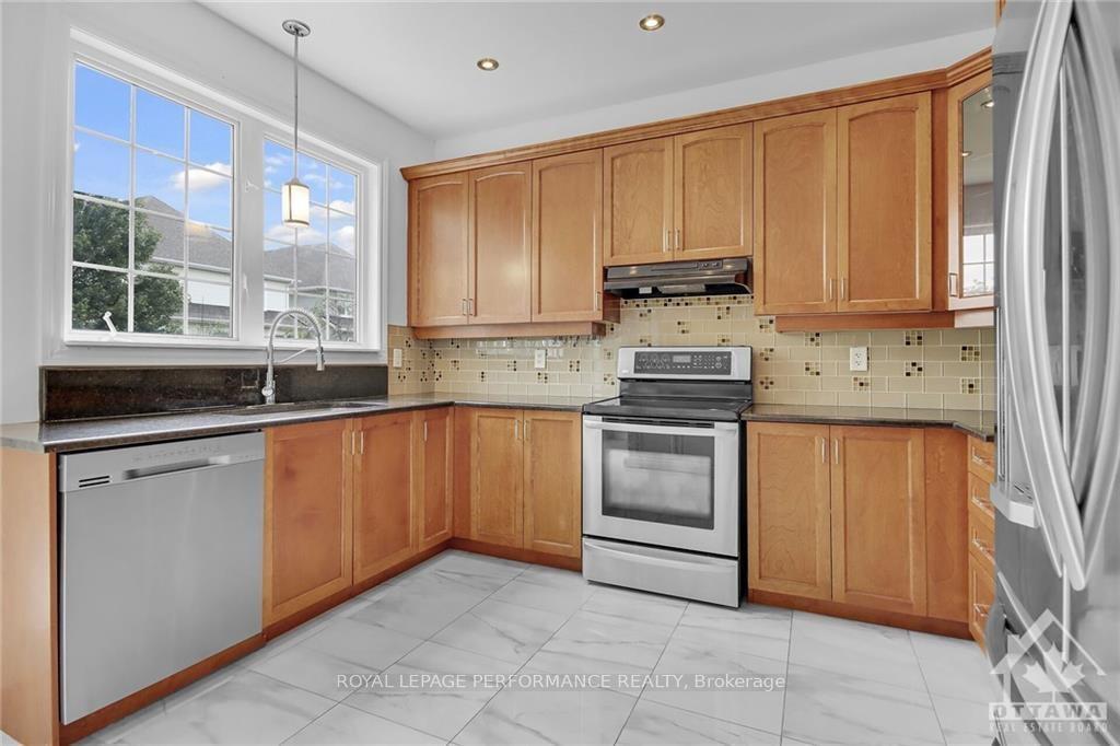 Photo 10 of 2222 Sunset Cove Circle, Ottawa, Barrhaven - Half Moon Bay — HOMEH