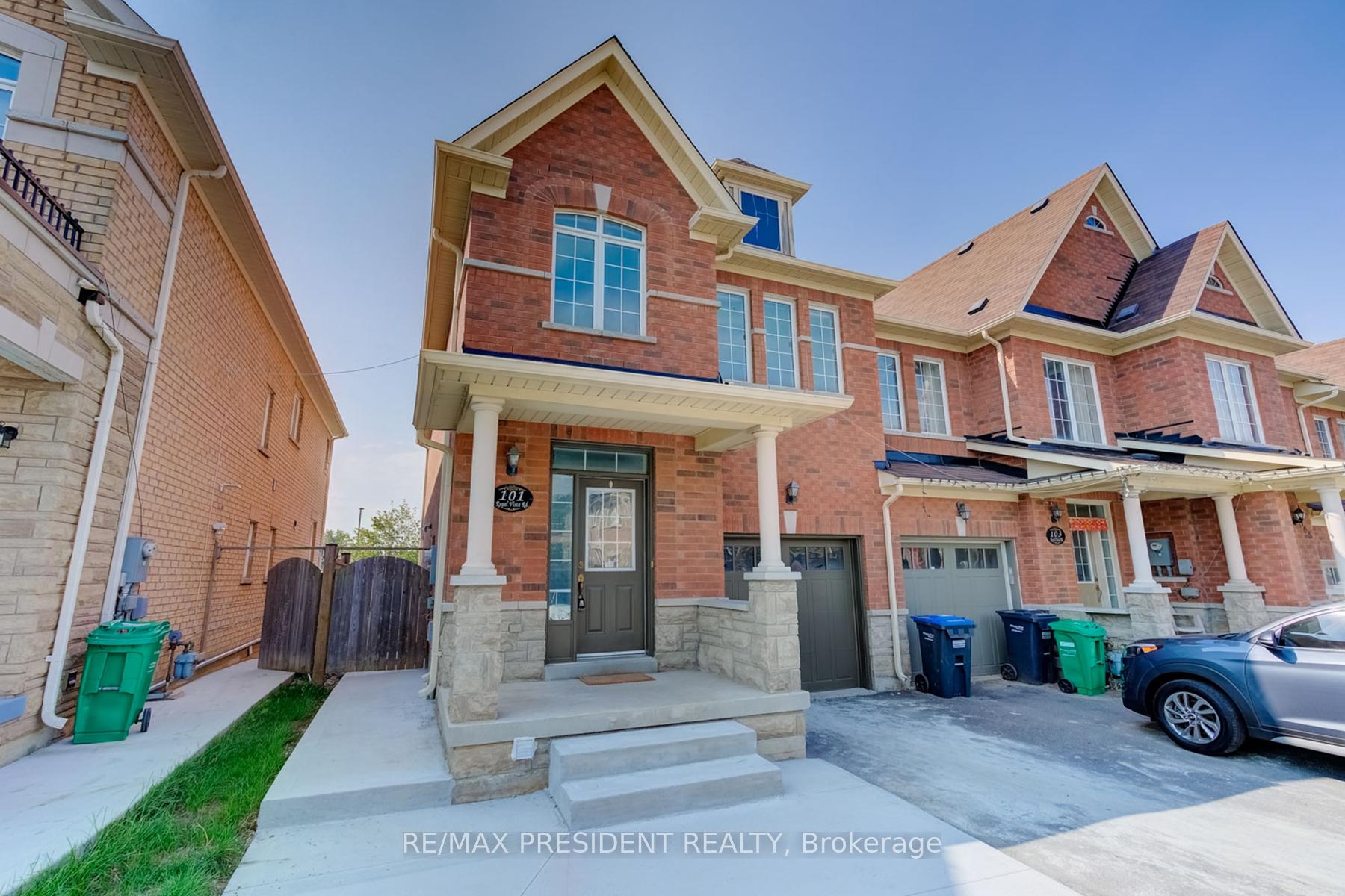 Photo 3 of 101 Royal Vista Road, Brampton, Bram West — HOMEH