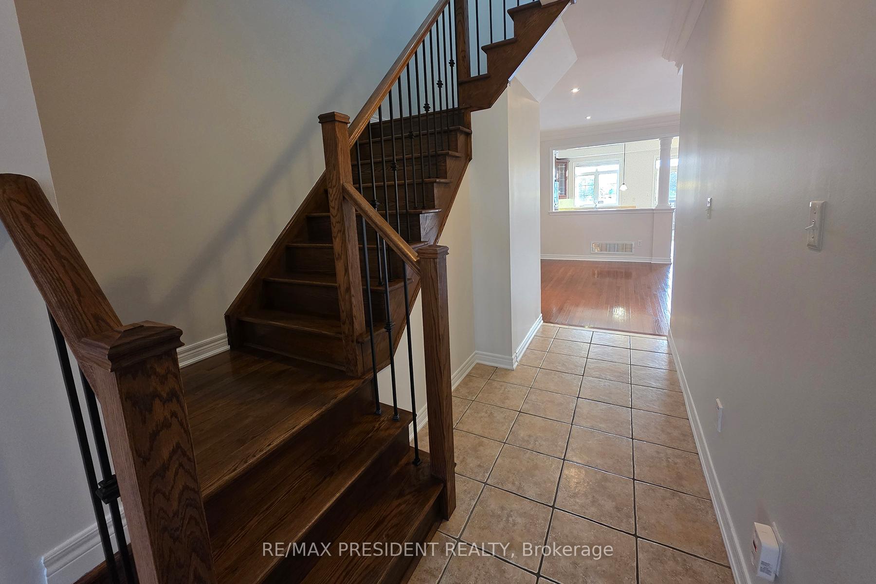 Photo 5 of 101 Royal Vista Road, Brampton, Bram West — HOMEH