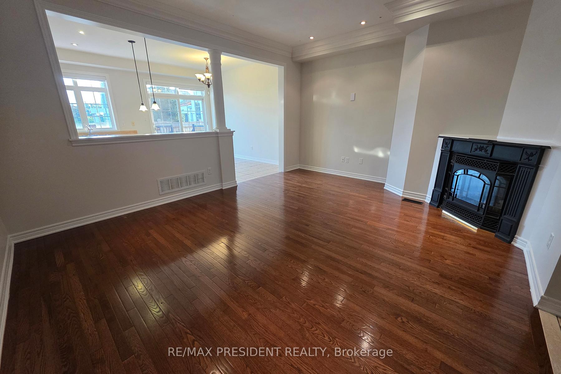 Photo 7 of 101 Royal Vista Road, Brampton, Bram West — HOMEH