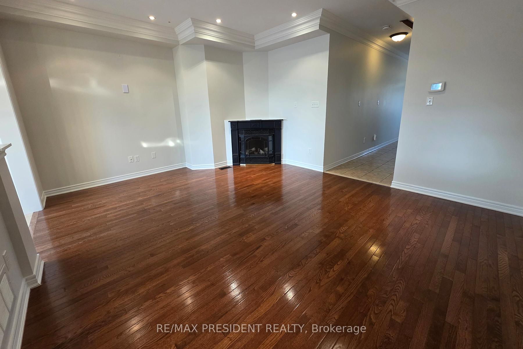 Photo 8 of 101 Royal Vista Road, Brampton, Bram West — HOMEH