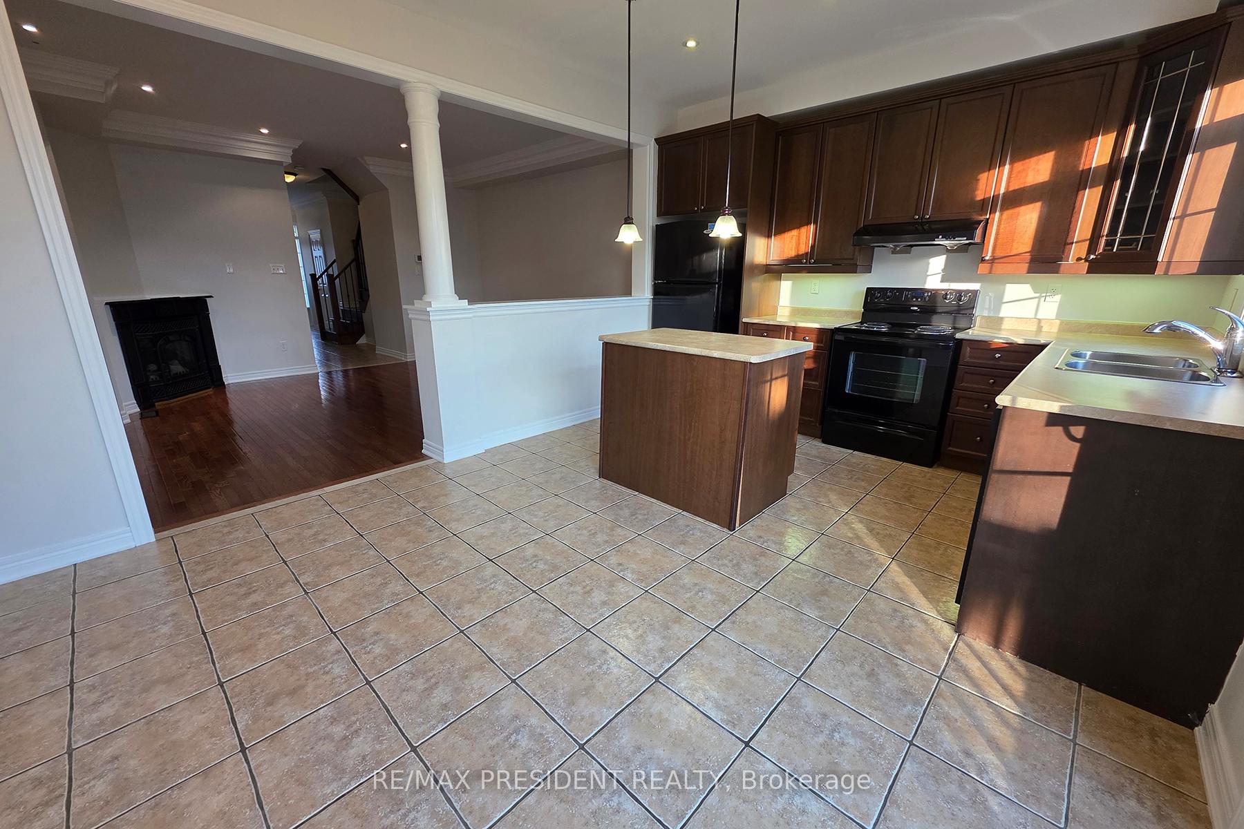 Photo 11 of 101 Royal Vista Road, Brampton, Bram West — HOMEH
