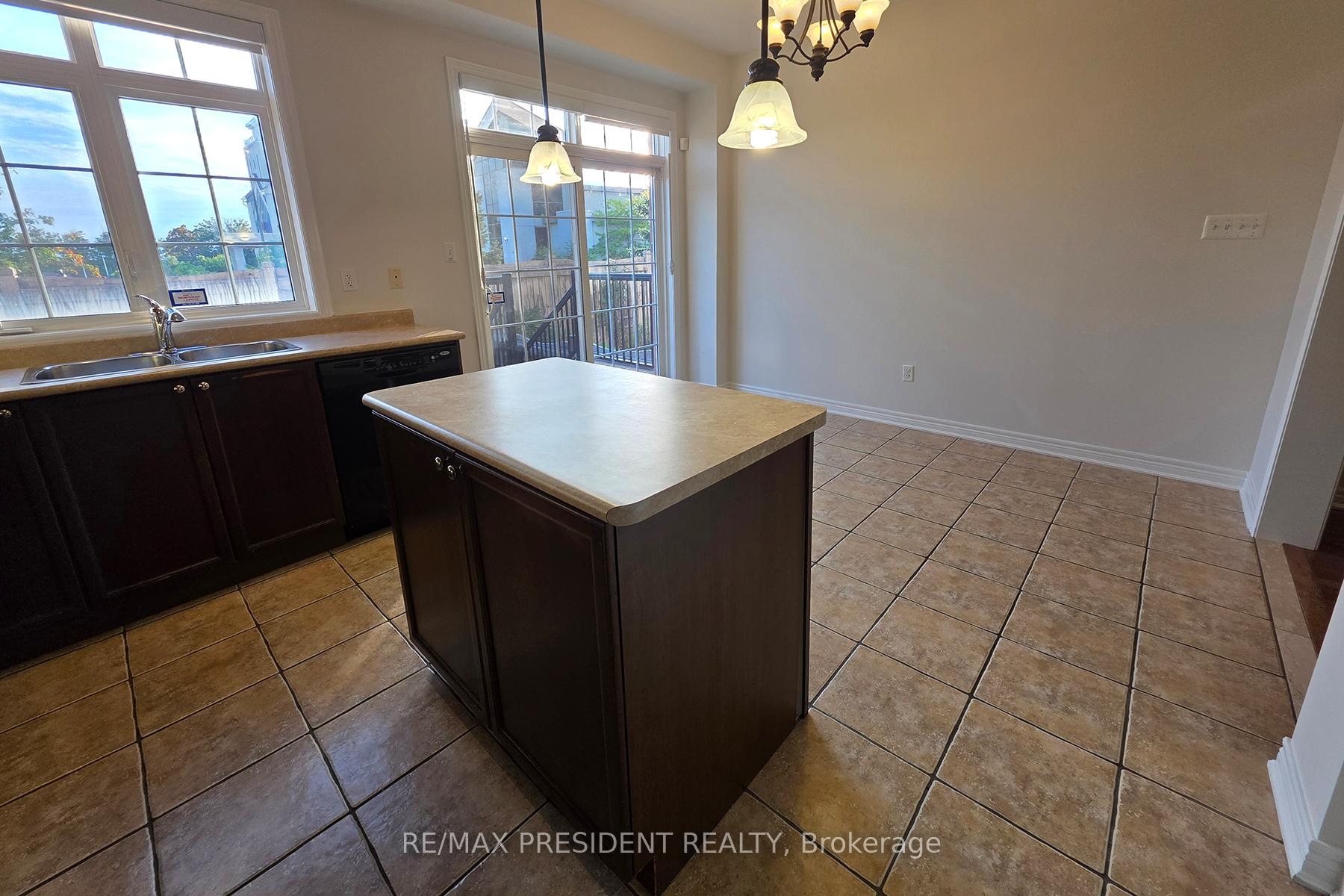 Photo 13 of 101 Royal Vista Road, Brampton, Bram West — HOMEH