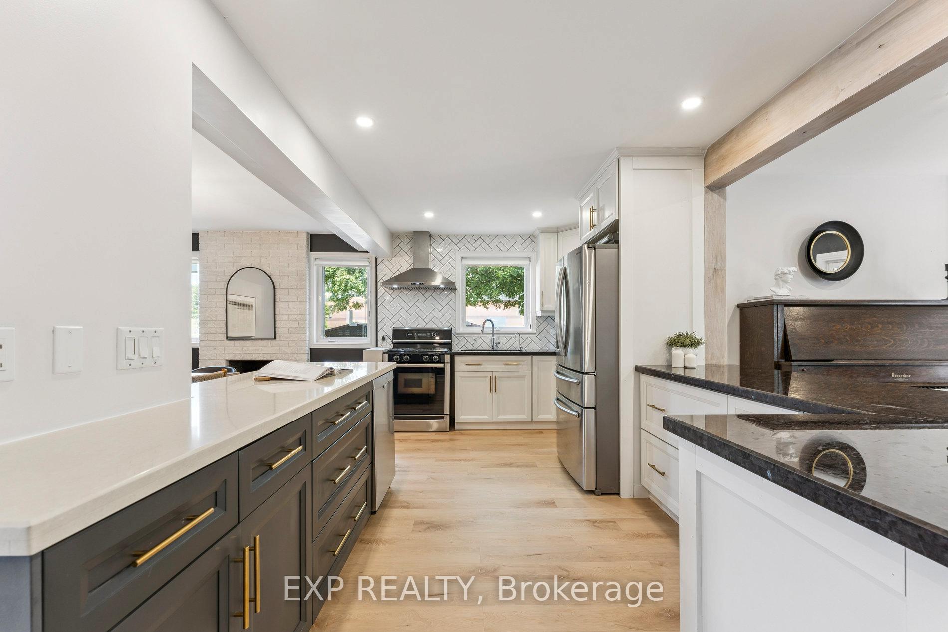 Photo 18 of 29 Driftwood Crescent, Brampton, Heart Lake East — HOMEH