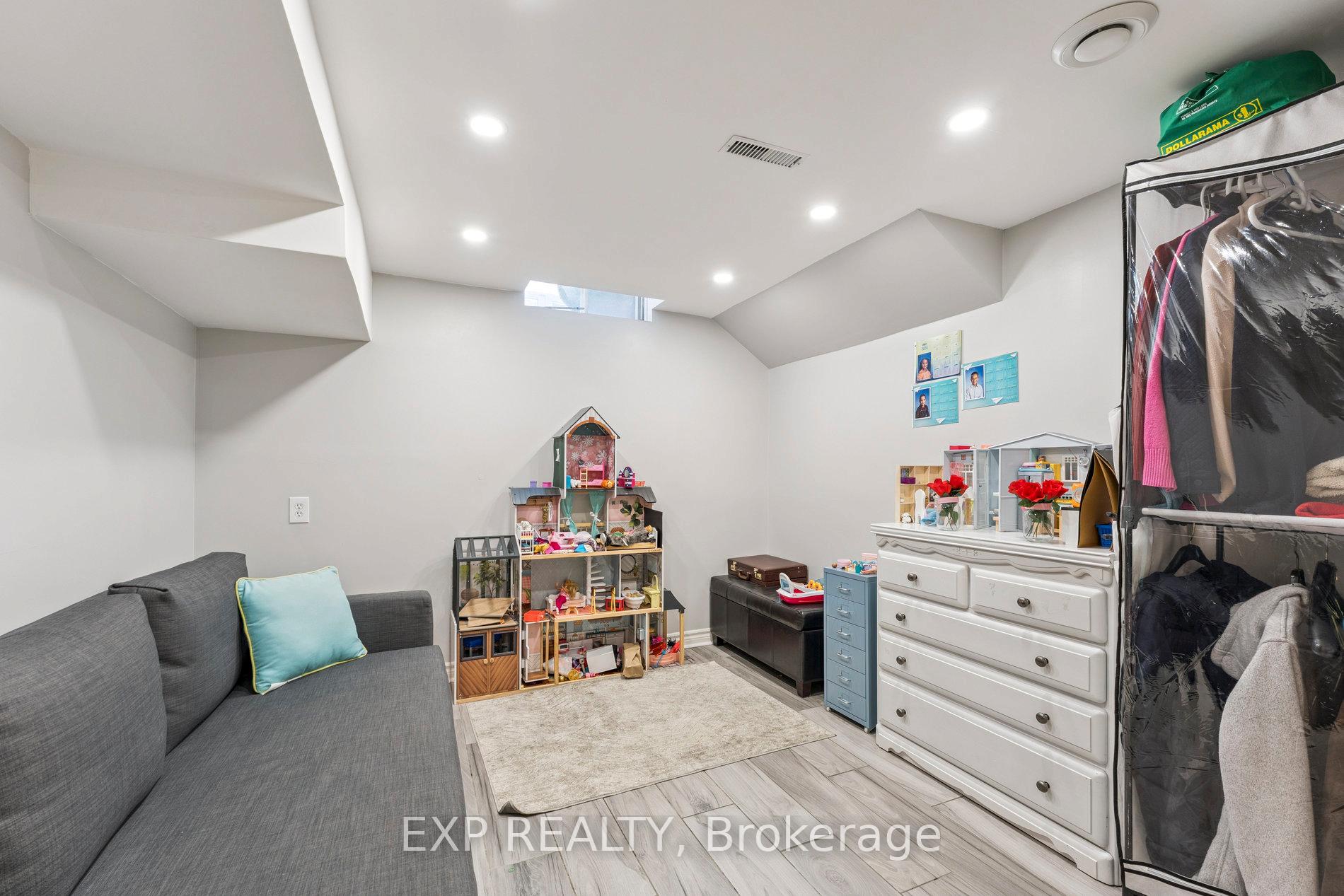 Photo 31 of 29 Driftwood Crescent, Brampton, Heart Lake East — HOMEH