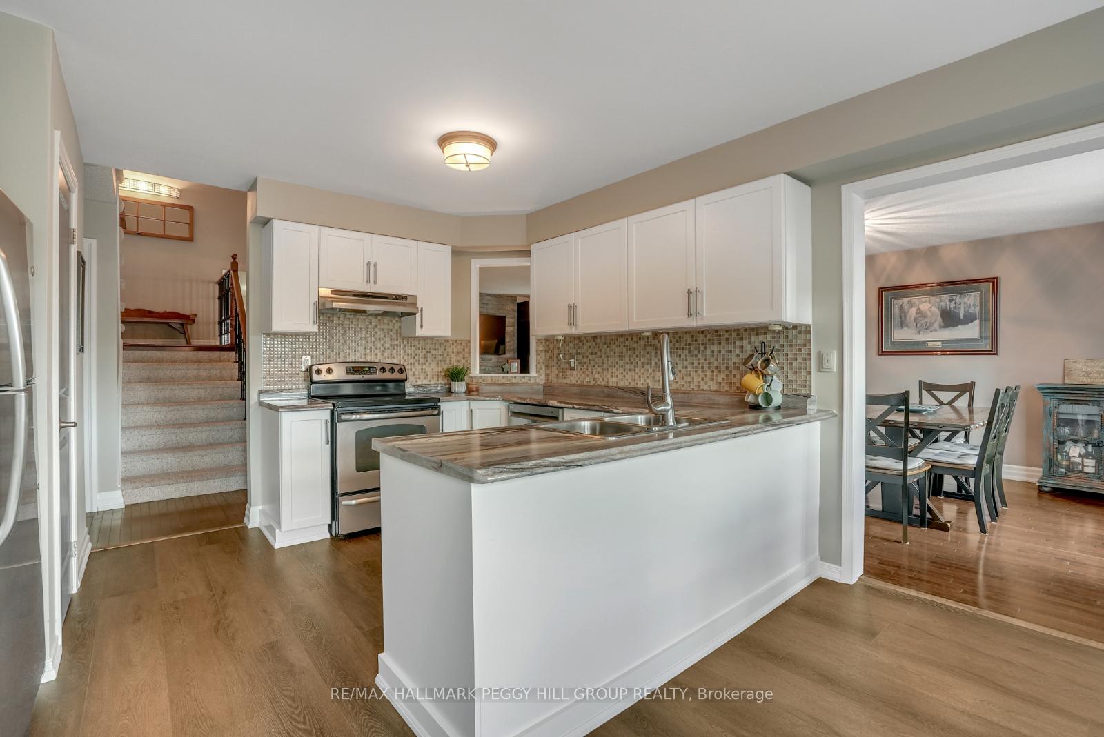 Photo 3 of 16 Todd Drive, Barrie, Bayshore — HOMEH
