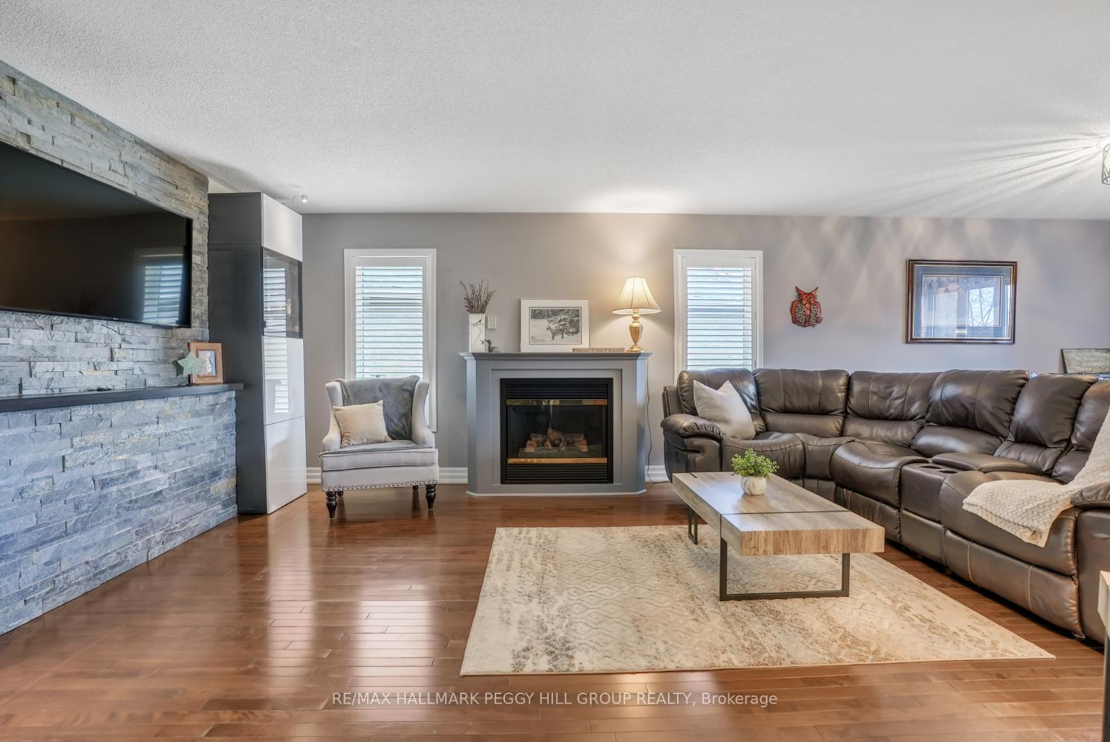 Photo 10 of 16 Todd Drive, Barrie, Bayshore — HOMEH