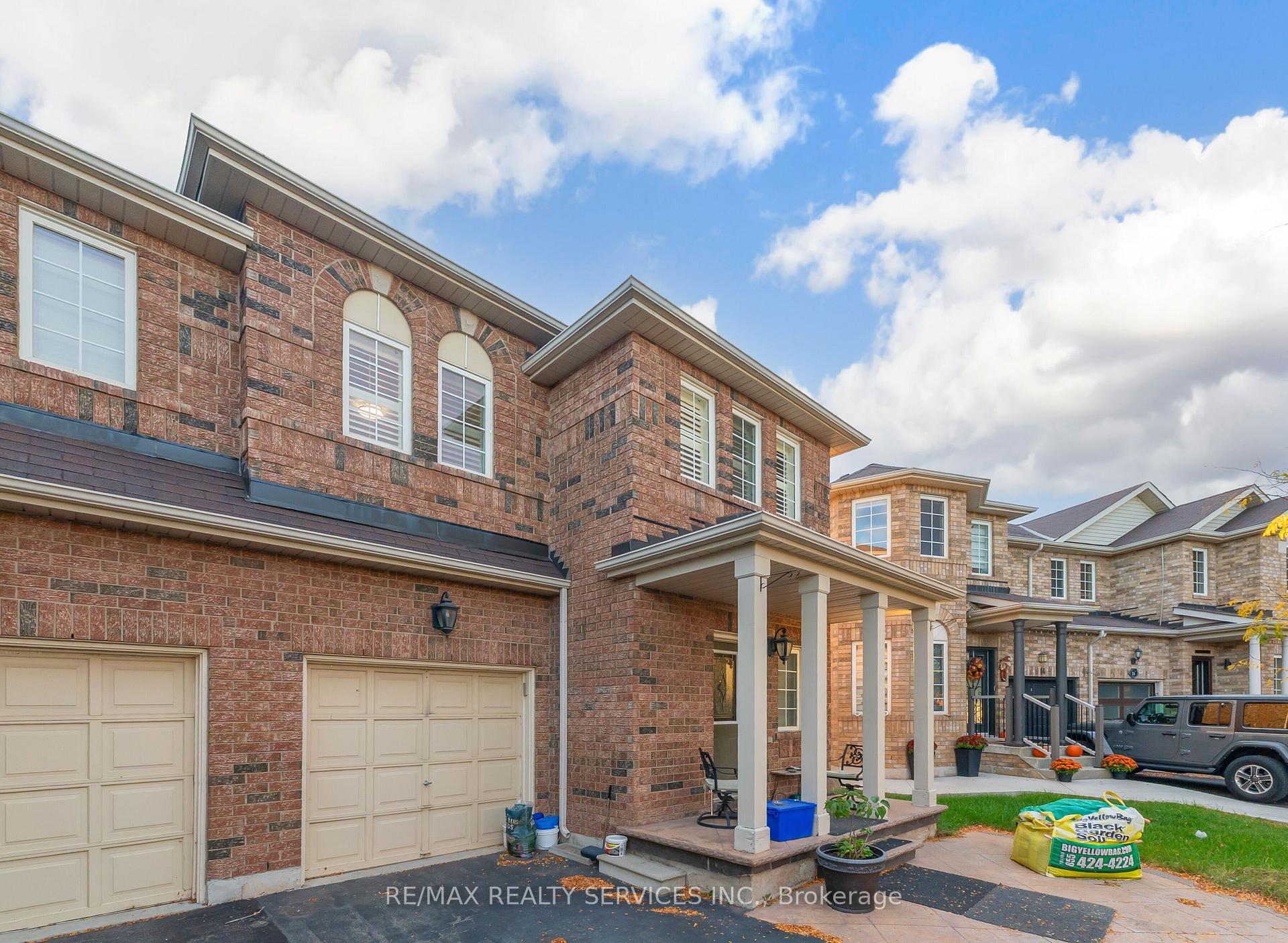 Photo 3 of 12 Commodore Drive, Brampton, Credit Valley — HOMEH
