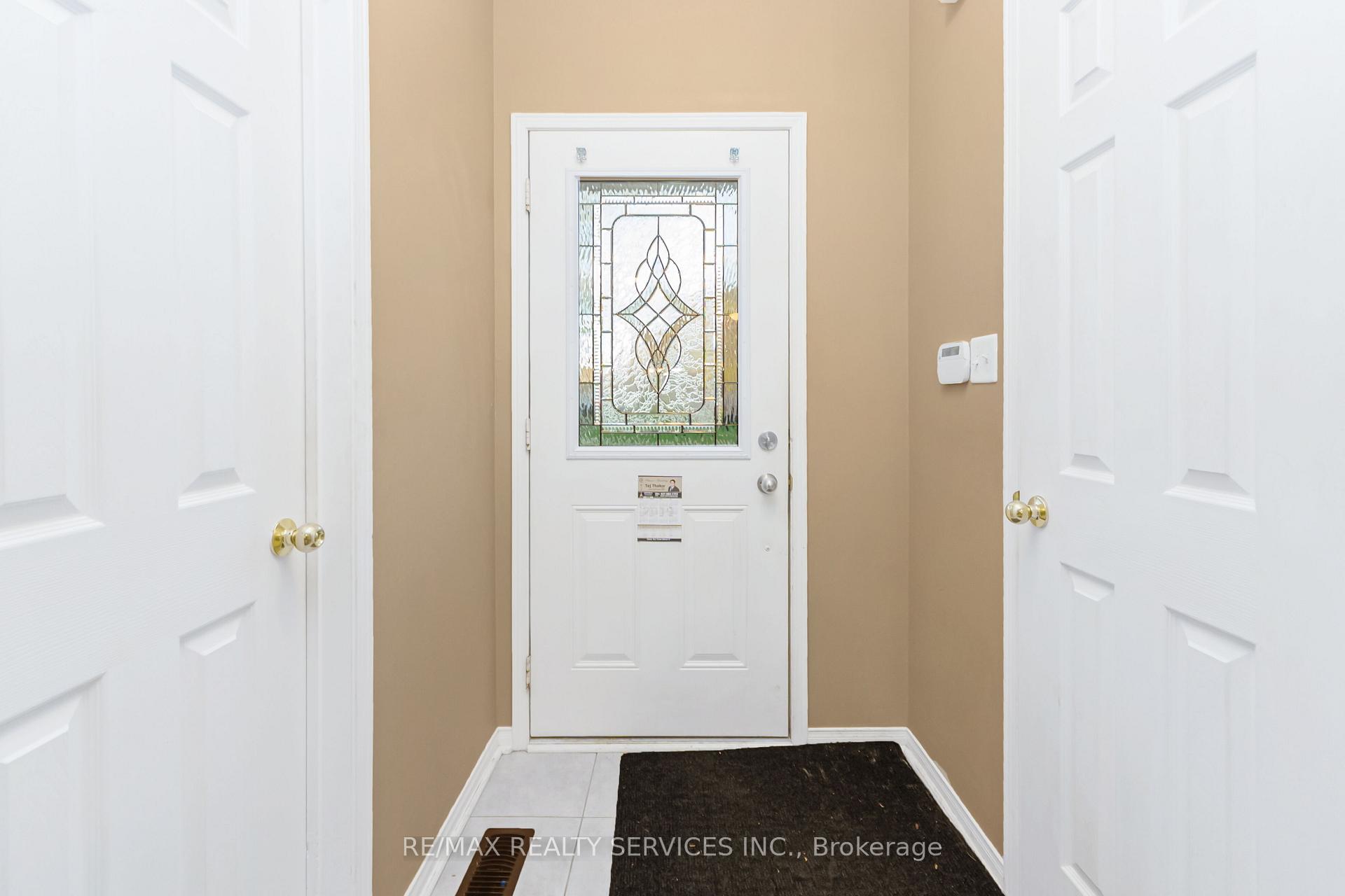 Photo 4 of 12 Commodore Drive, Brampton, Credit Valley — HOMEH