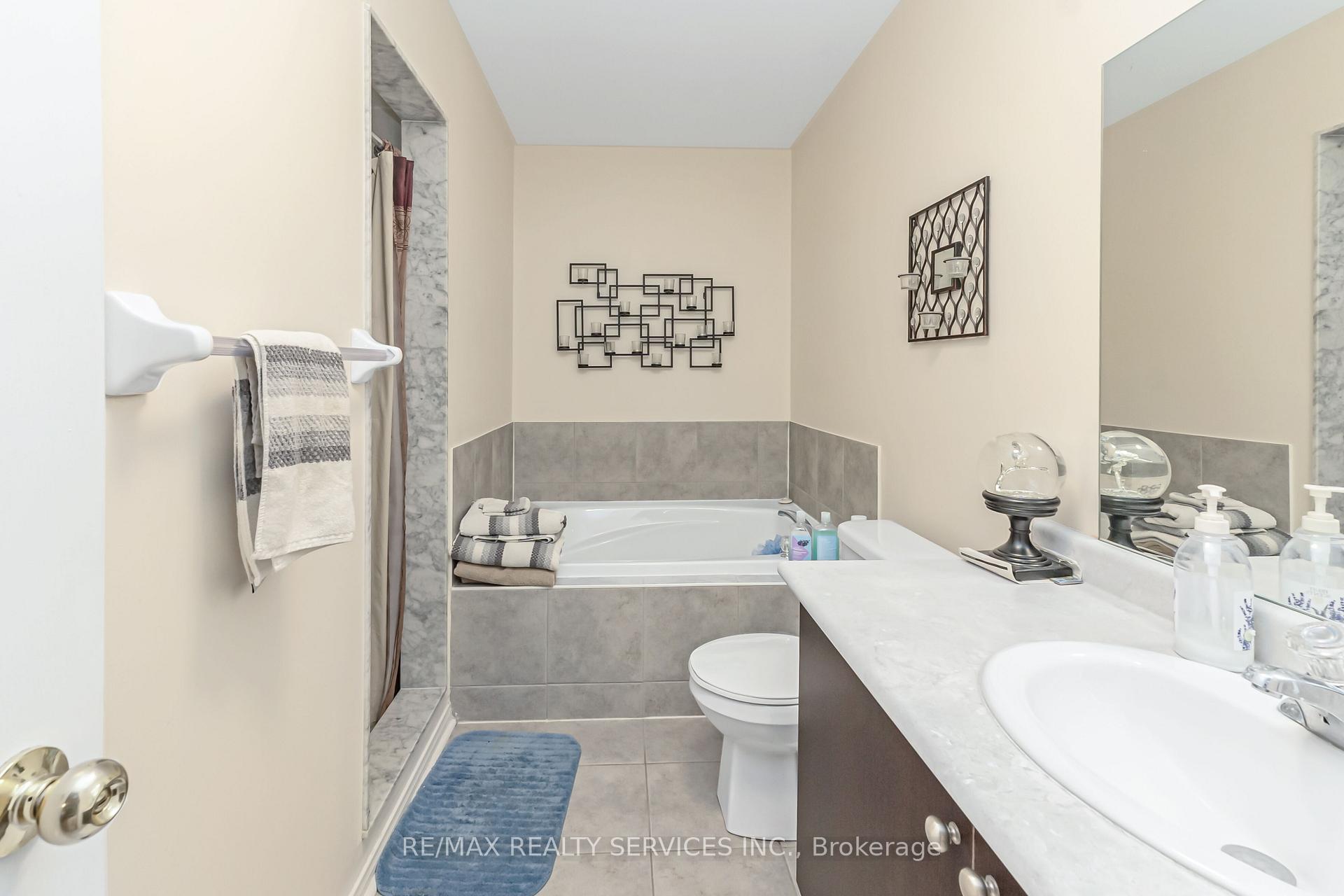 Photo 17 of 12 Commodore Drive, Brampton, Credit Valley — HOMEH