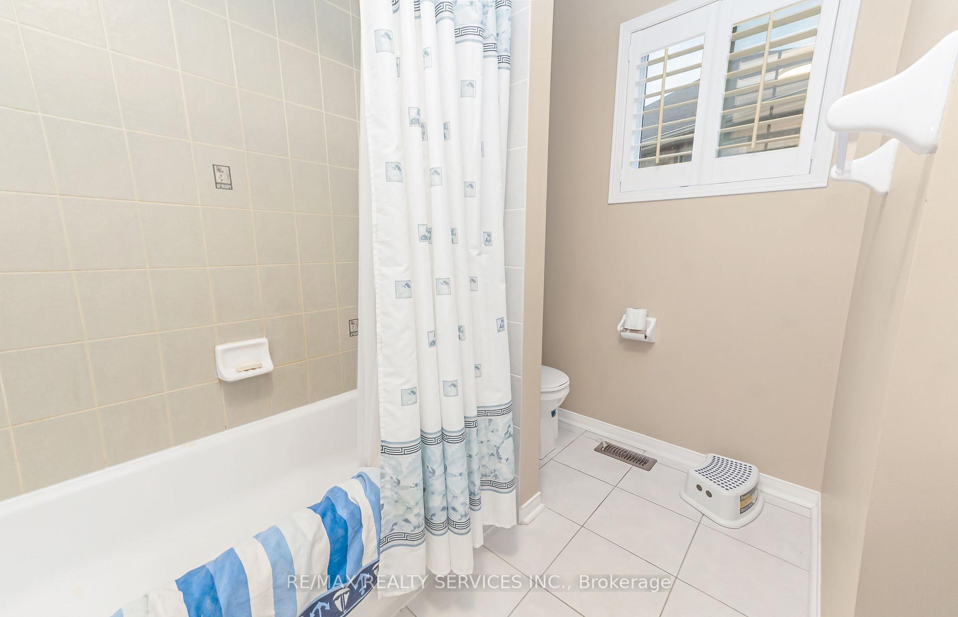 Photo 21 of 12 Commodore Drive, Brampton, Credit Valley — HOMEH