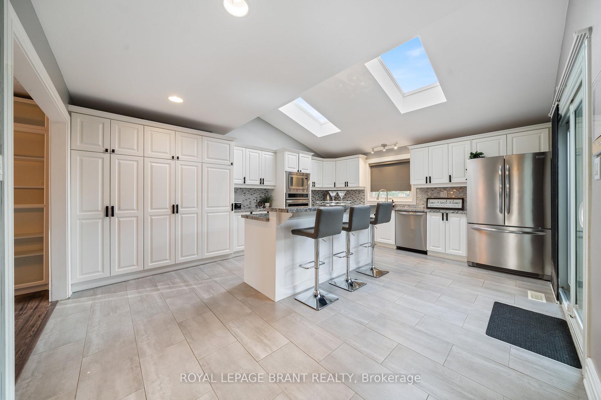 Photo 21 of 110 Fieldway Drive, Hamilton, Bruleville — HOMEH
