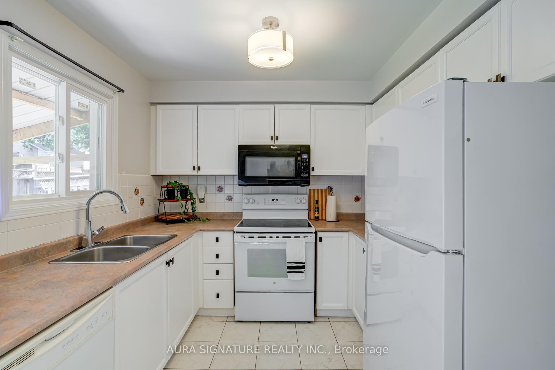 Photo 14 of 69 Alaskan Summit Court, Brampton, Sandringham-Wellington — HOMEH