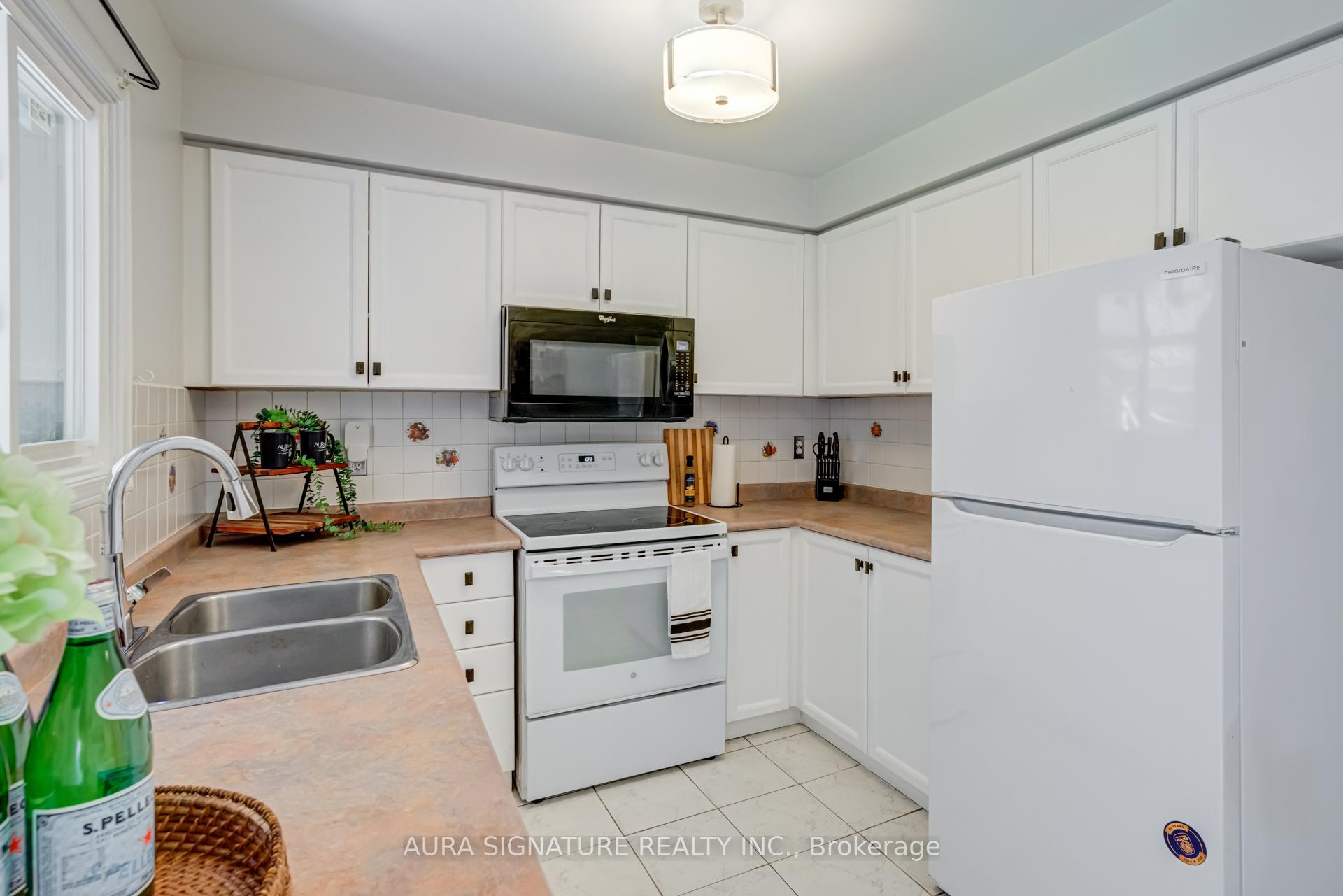 Photo 15 of 69 Alaskan Summit Court, Brampton, Sandringham-Wellington — HOMEH
