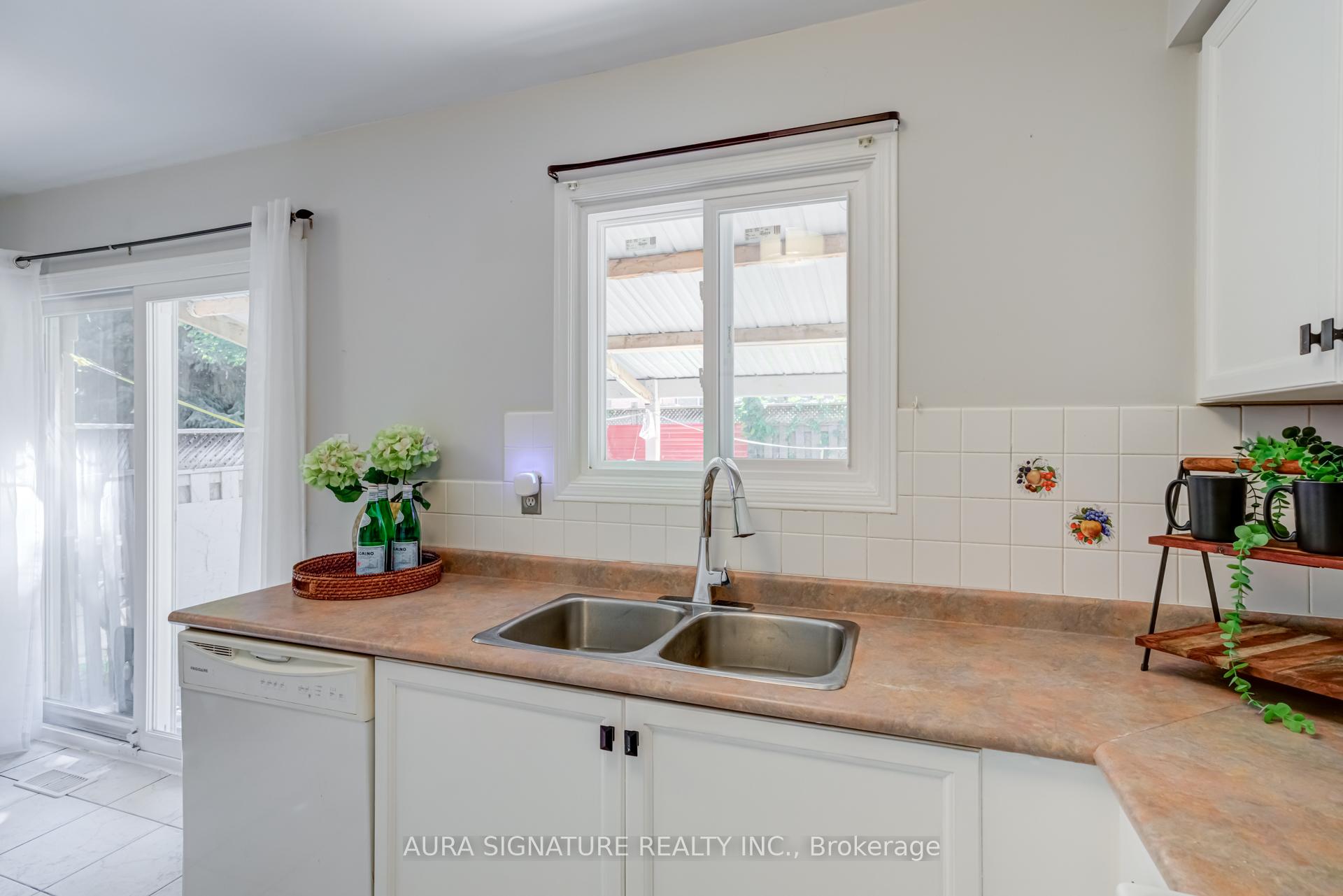 Photo 17 of 69 Alaskan Summit Court, Brampton, Sandringham-Wellington — HOMEH