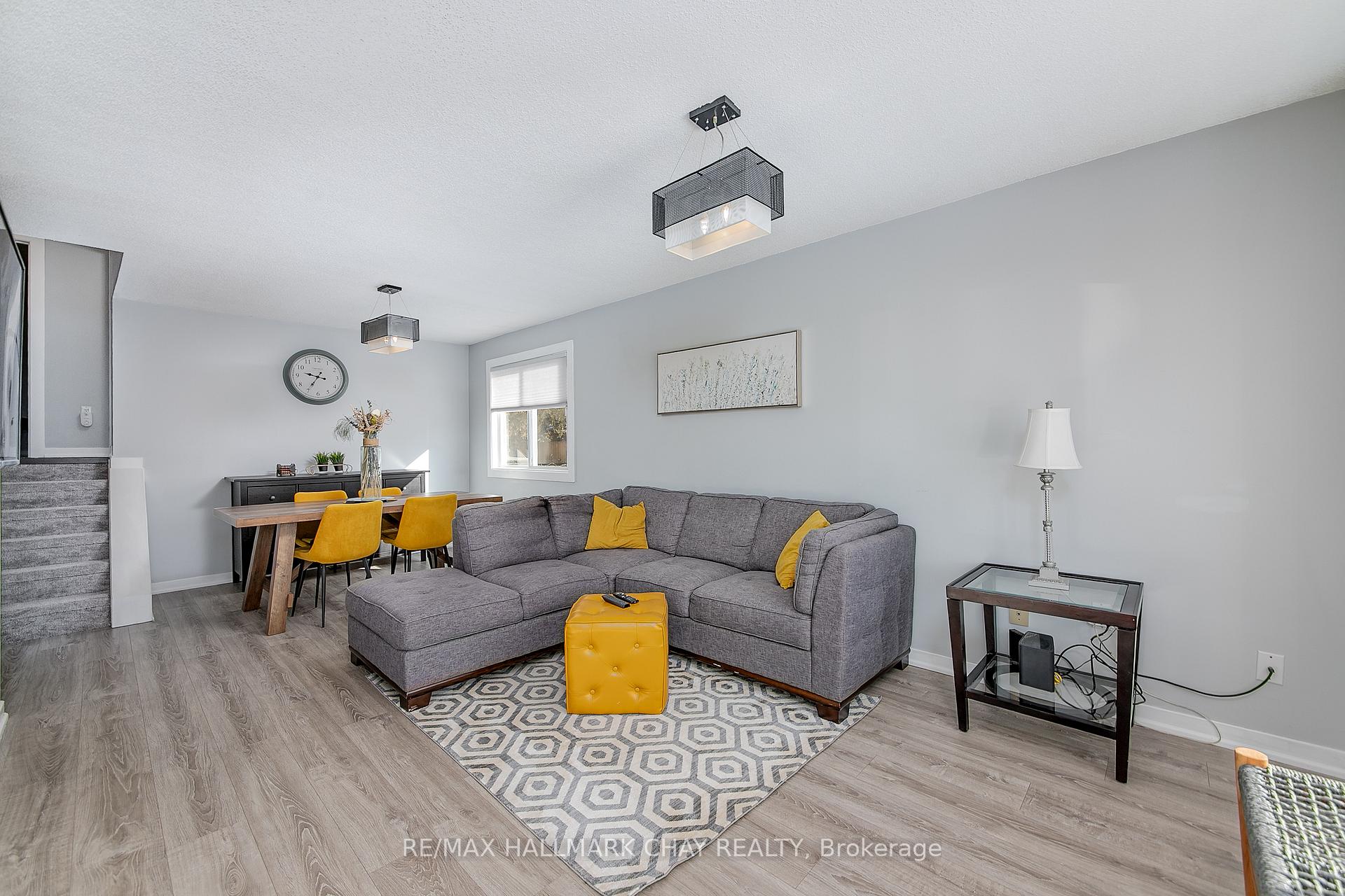 Photo 3 of 40 Knicely Road, Barrie, Painswick North — HOMEH
