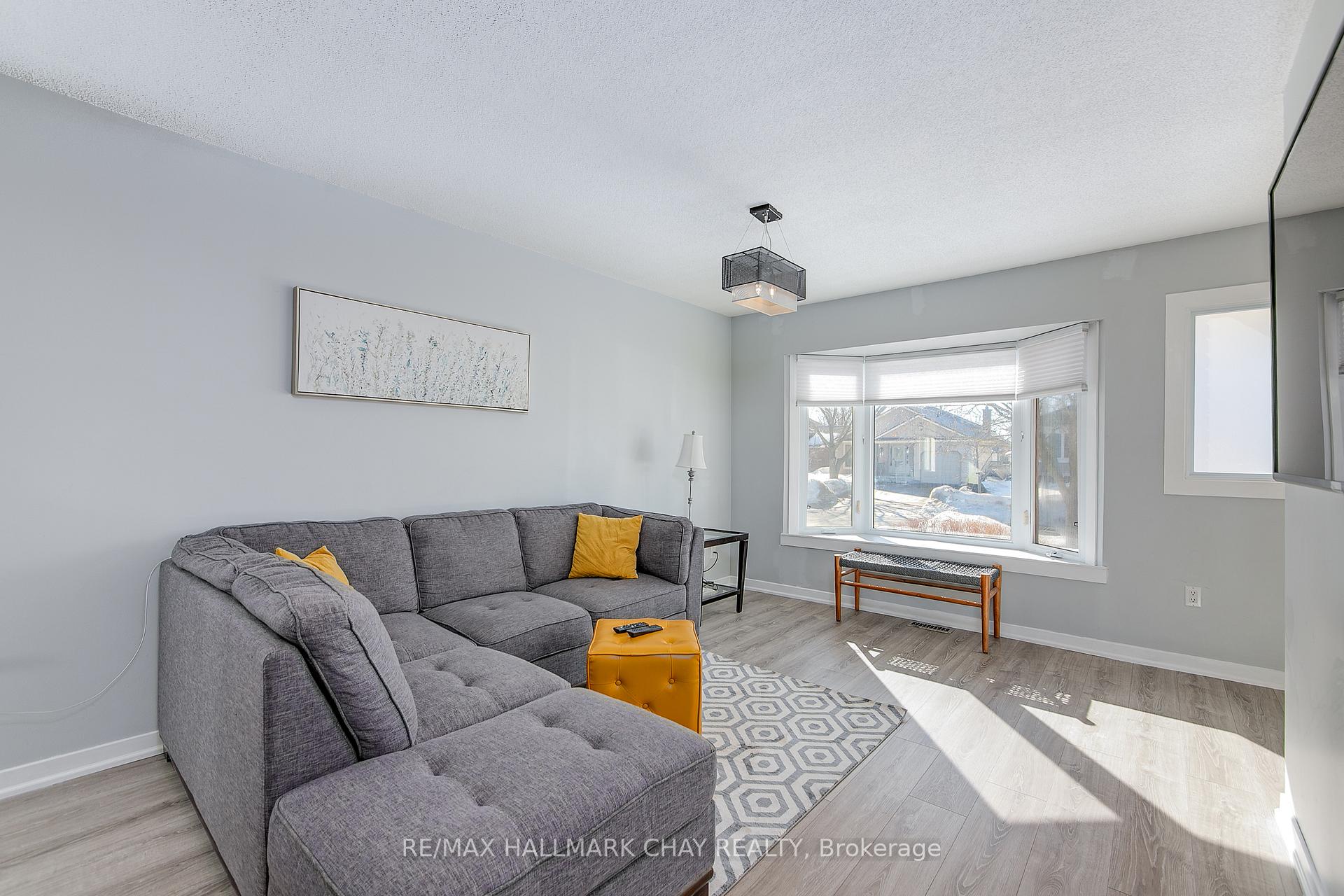 Photo 5 of 40 Knicely Road, Barrie, Painswick North — HOMEH