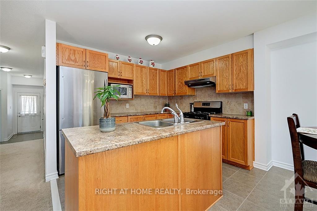 Photo 12 of 849 Clearbrook Drive, Ottawa, Barrhaven - Strandherd — HOMEH