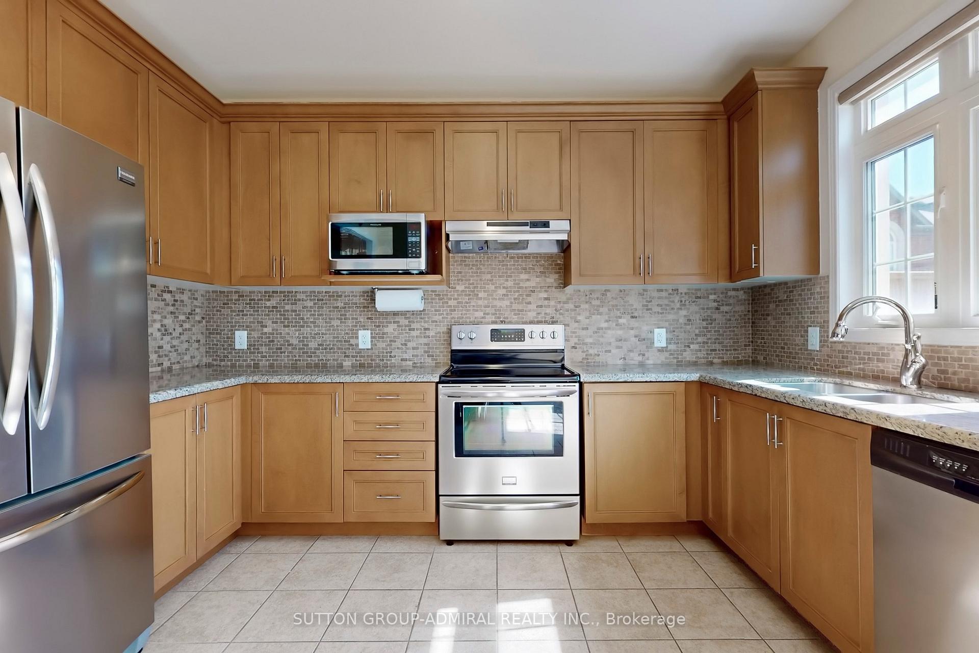 Photo 8 of 23 Warbler Avenue, Vaughan, Patterson — HOMEH